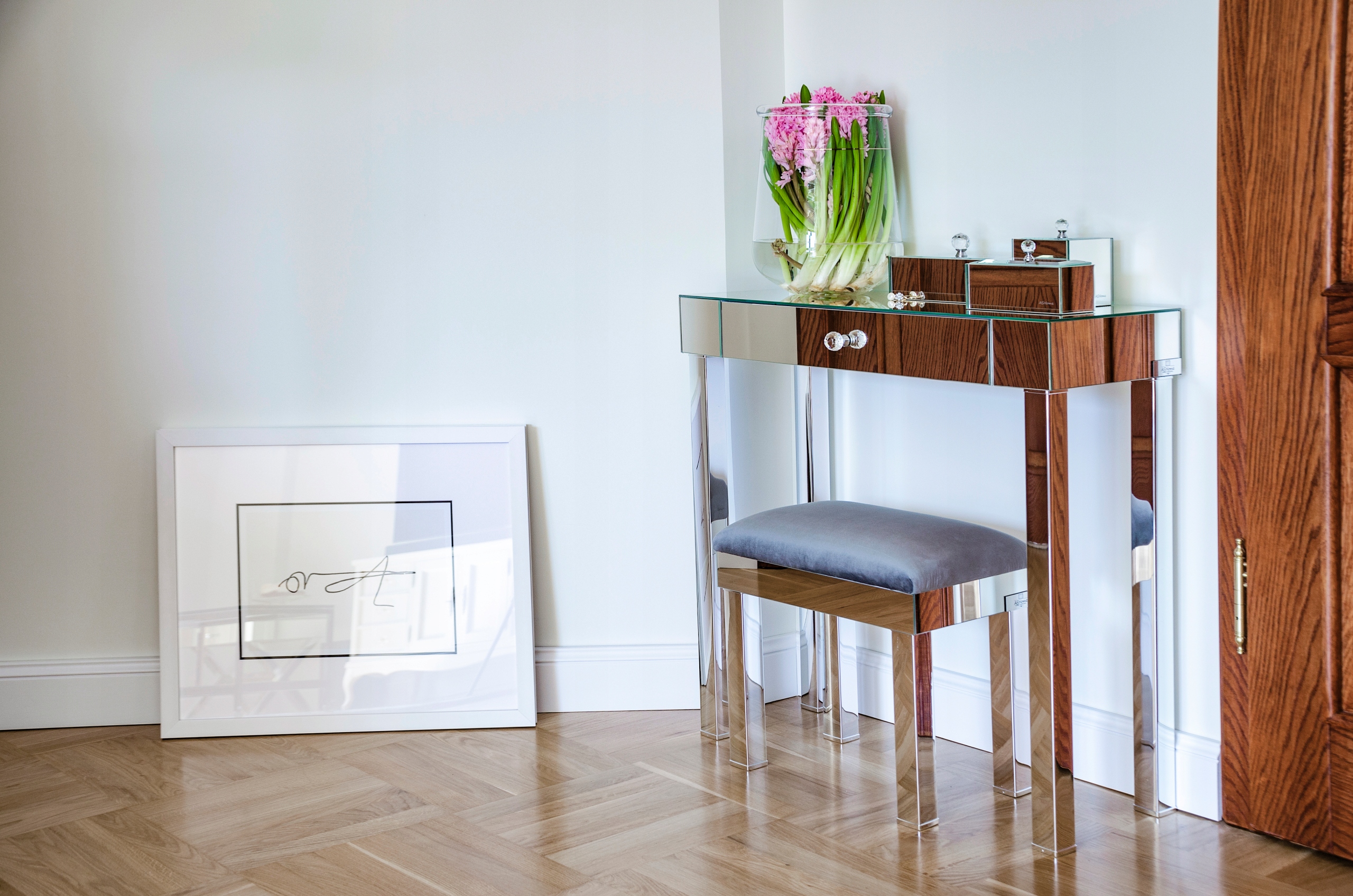 Konsola lustrzana z półką stelaż chrom BOOKLYN I Wykończenie połysk