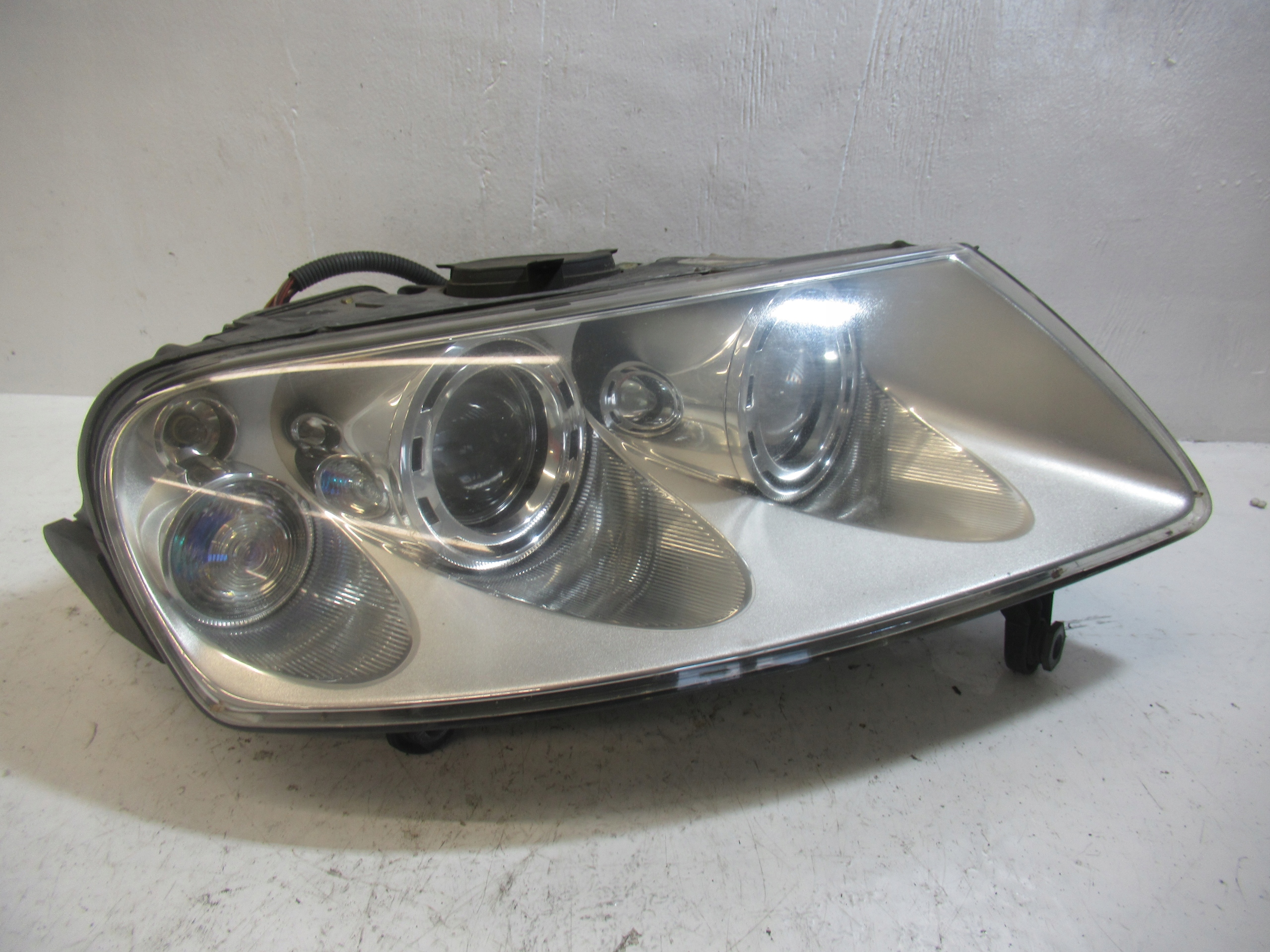 light right front VOLKSWAGEN TOUAREG XENON 7L6941016BK