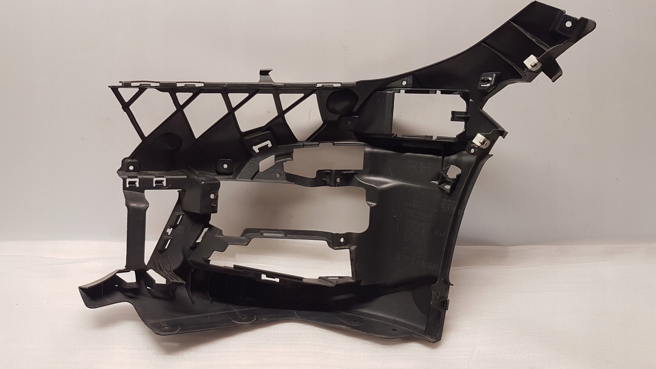 support holder of a bumper right front BMW 3 G20 G21 m-packet 8069348