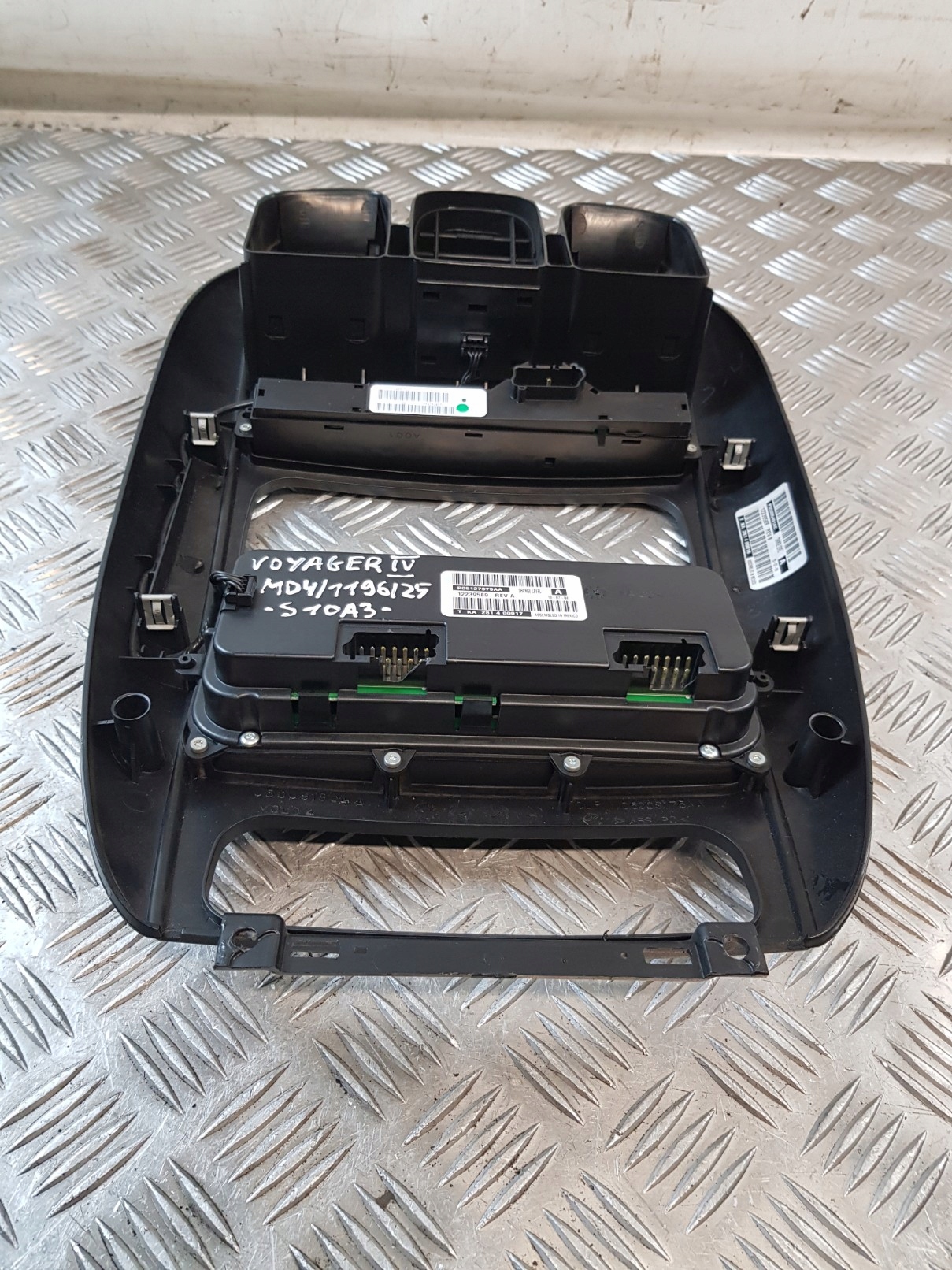 Châssis Moyen Console + PANEL Bouches buses + KRATKI VOYAGER IV 05R