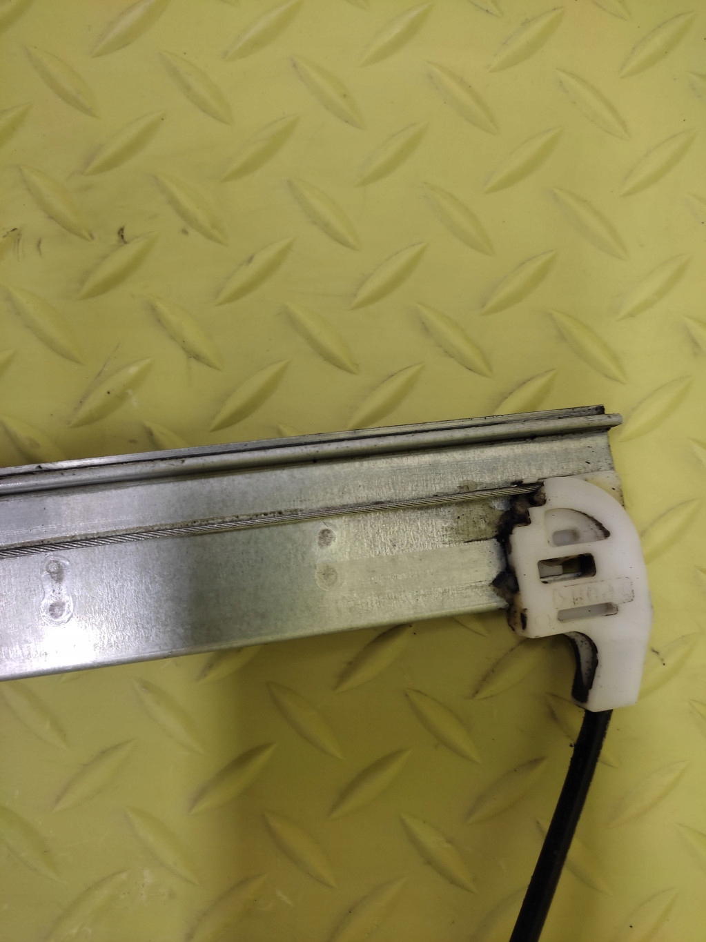 SUZUKI LIANA and window regulator left rear part 8346076F10