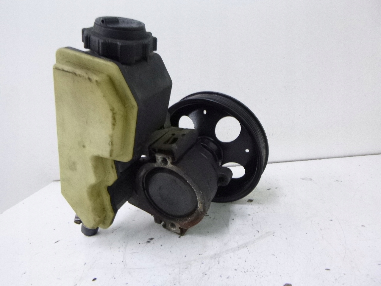 servo pump Opel Vectra B Lift 90495957