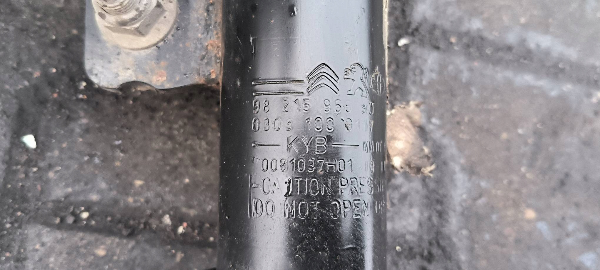 shock absorber right front 9821595580 TOYOTA PROACE II