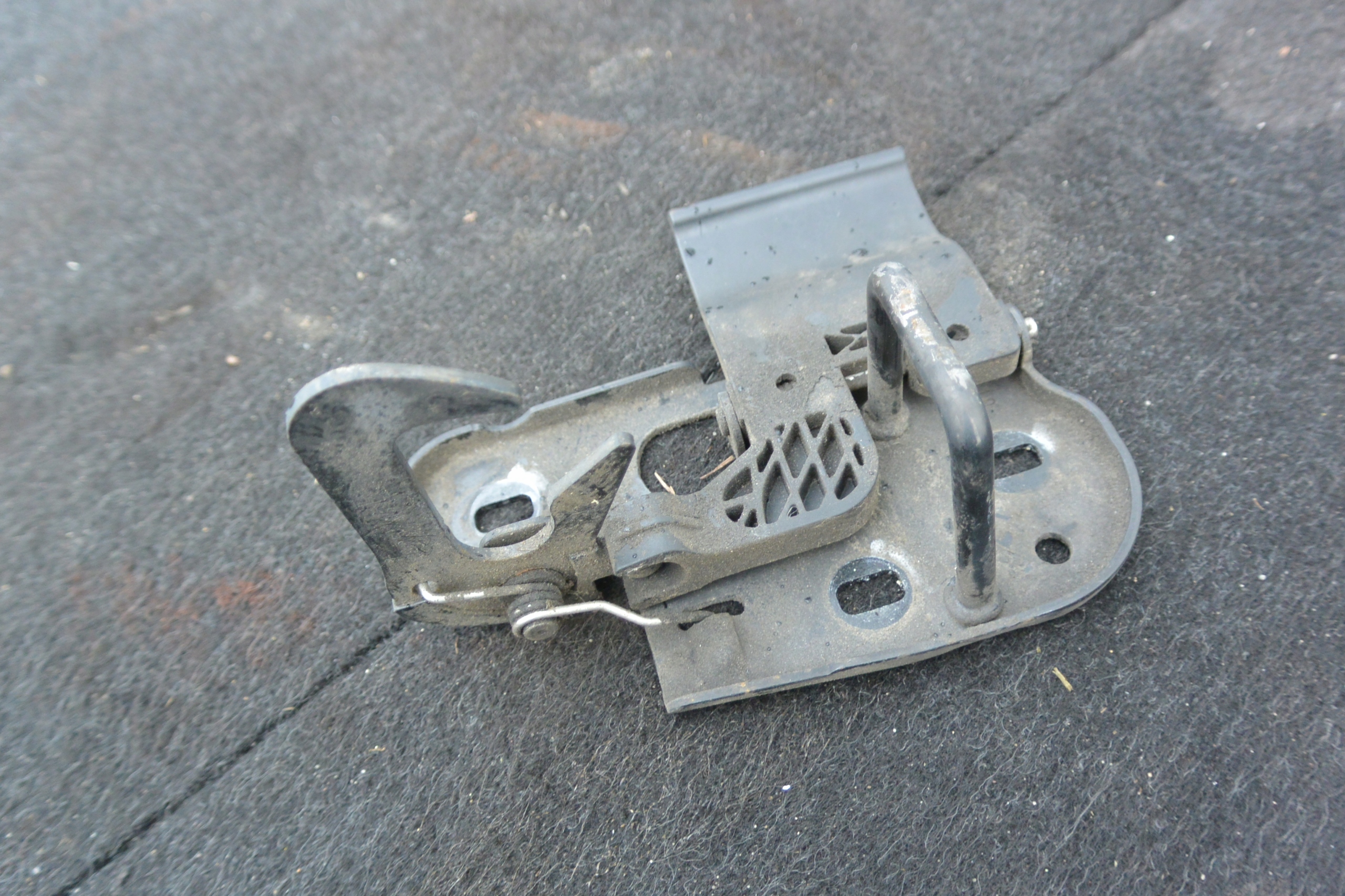 VW PASSAT CC LIFT RYGIEL bonnet latch lock original