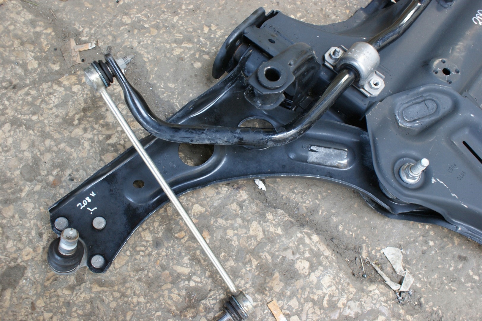 PEUGEOT 208 II 1.2 THP РЫЧАГ УПРАВЛЕНИЯ ЛЕВЫЙ 2021