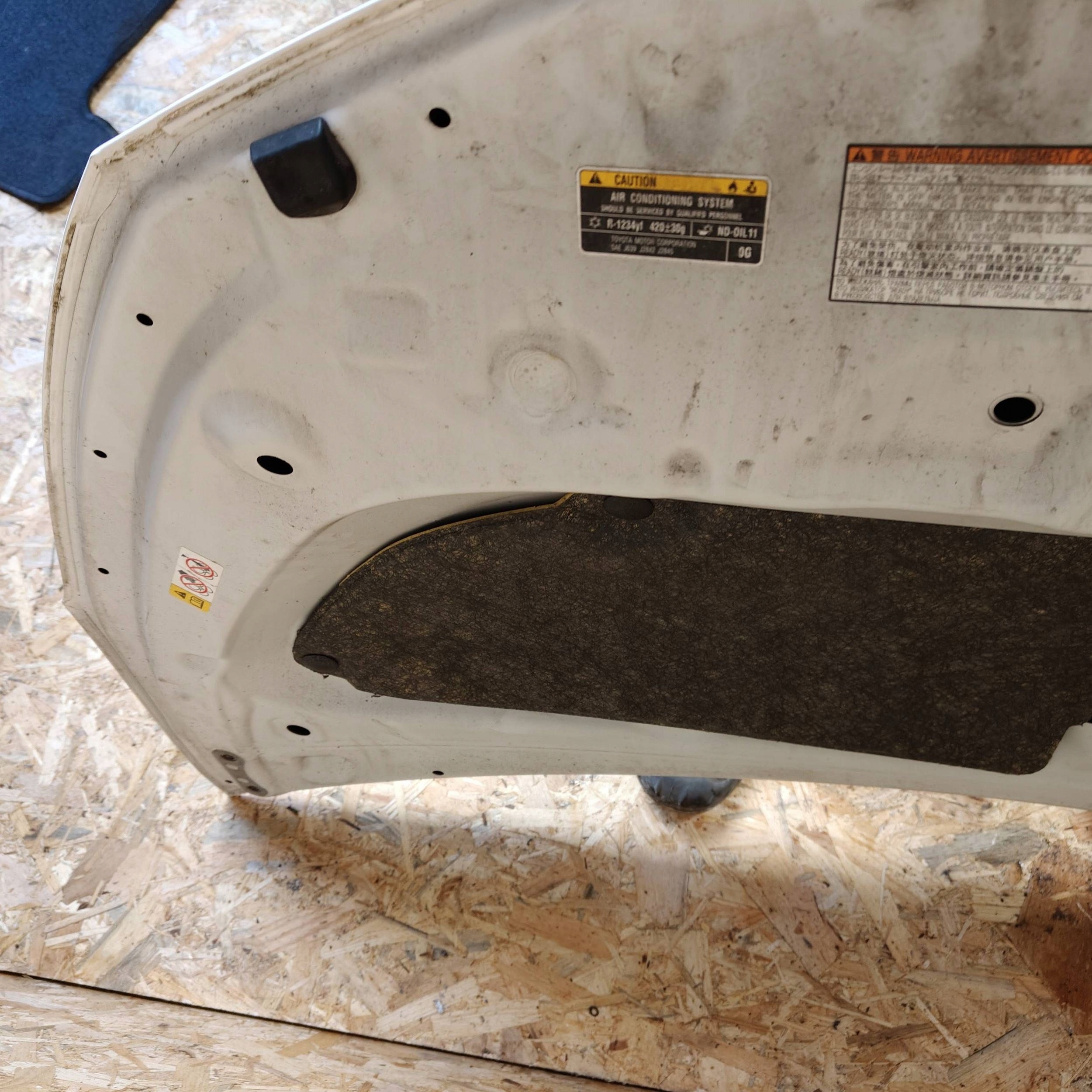 bonnet front Toyota Yaris III