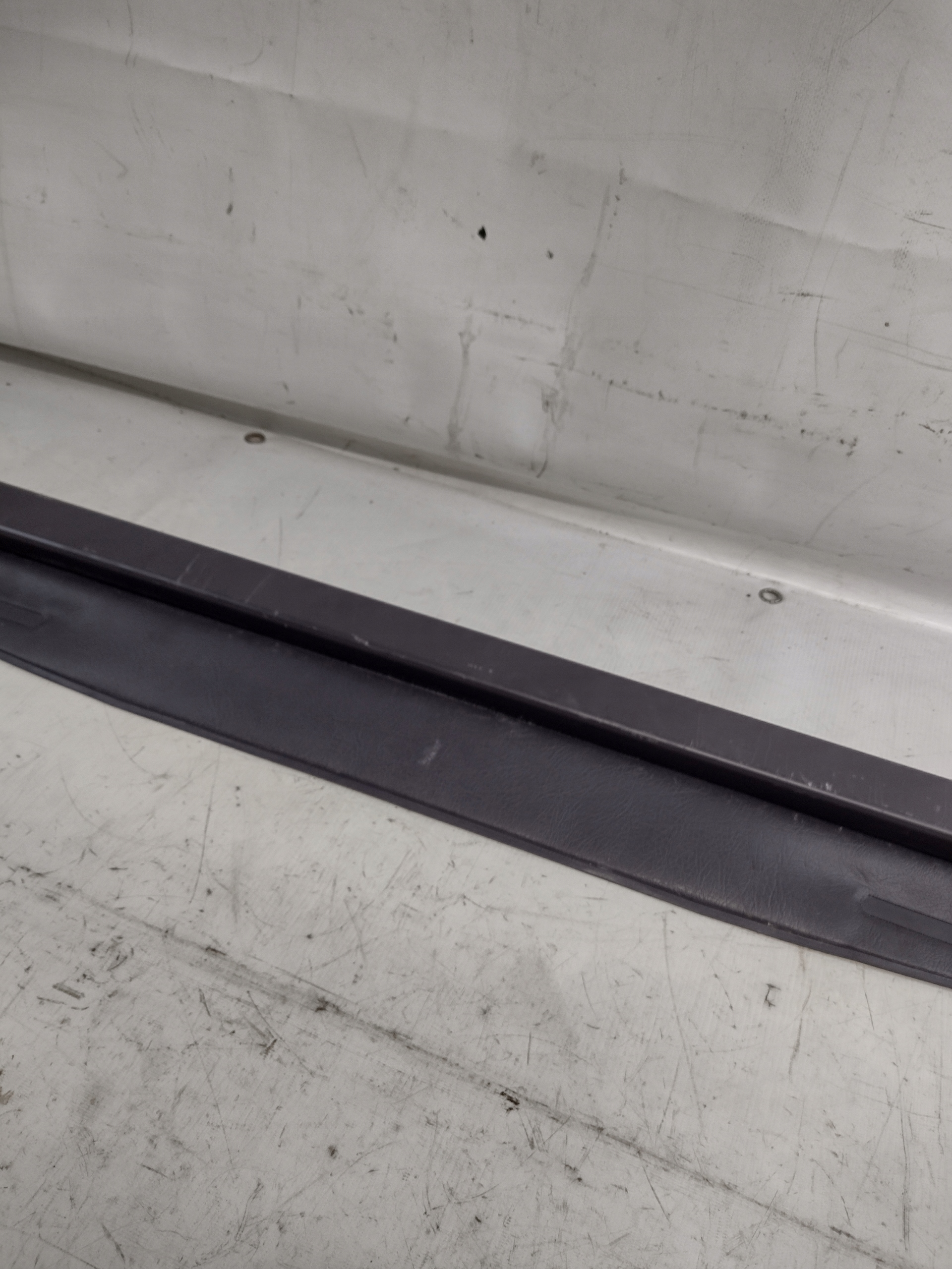 blinds boot Mercedes W168 OE 1688600175