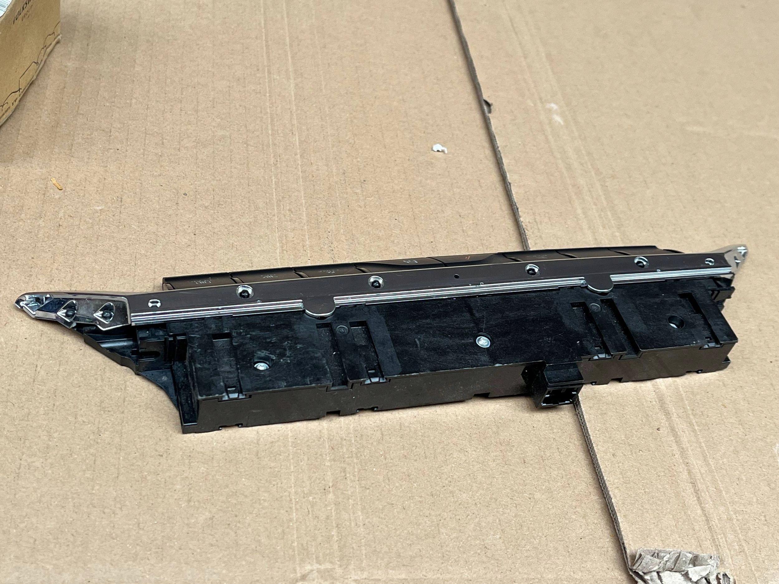SKODA OCTAVIA IV COMBI 2,0TDI 110KW 2023R PANEL controls 5E3925200F !J