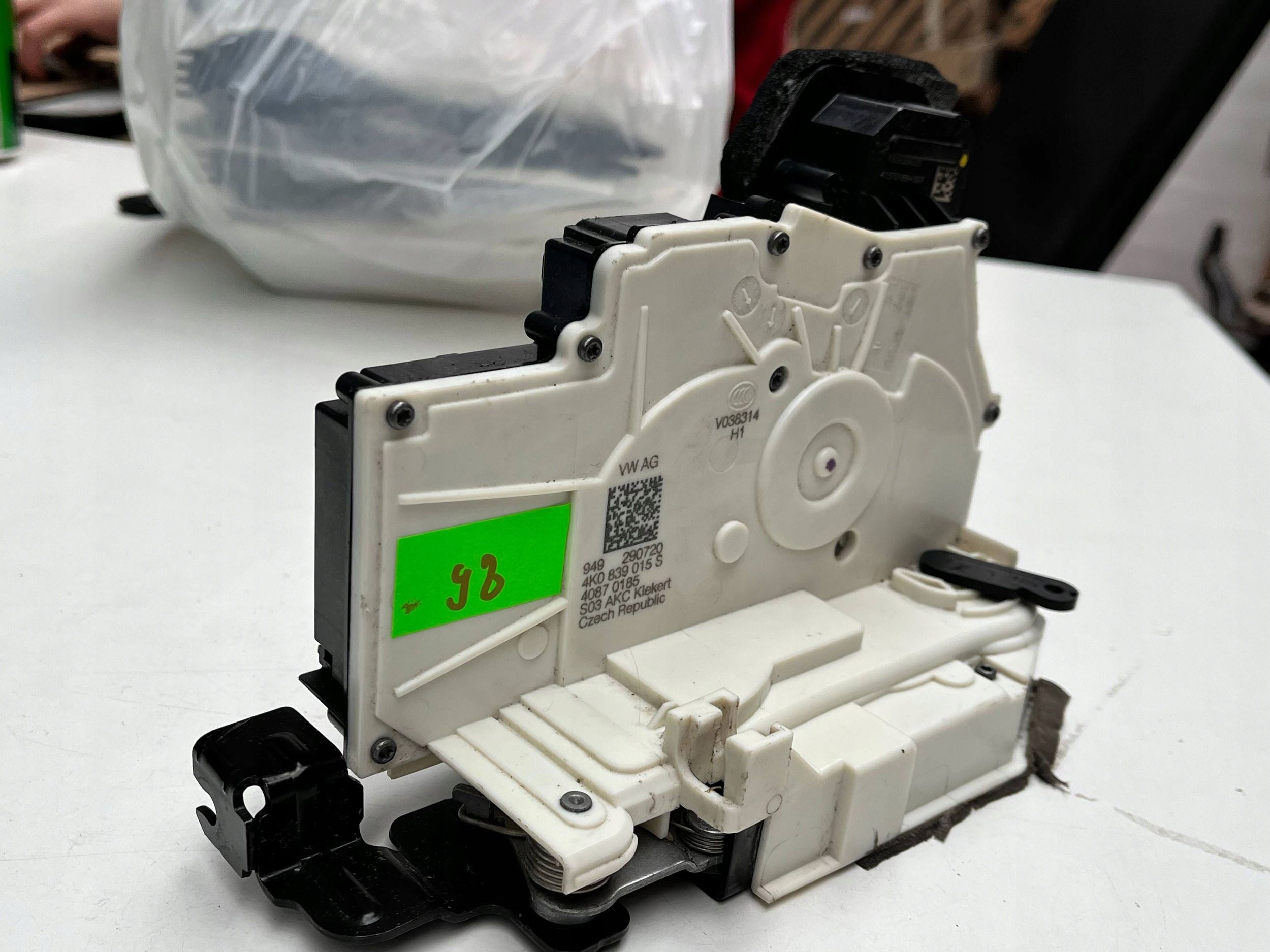 AUDI Q8 lock door left rear part 4K0839015S !J