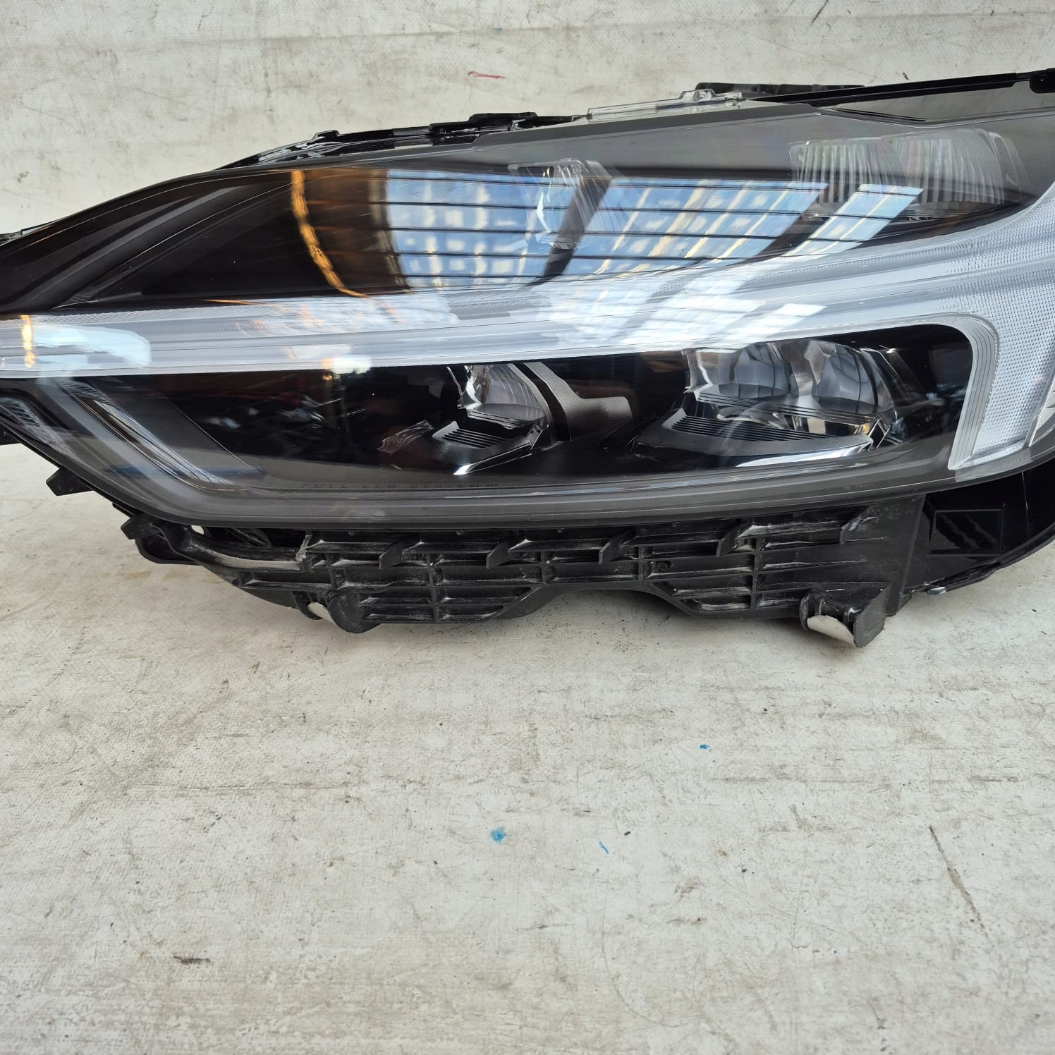 VOLVO XC60 II LIFT 19- light left front front FULL LED 32420431