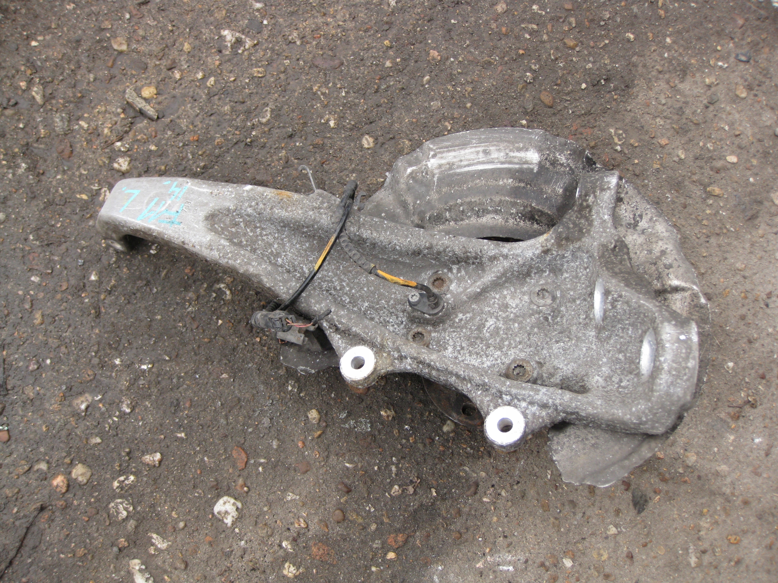 BMW F11 2.5 D 14R swing left front