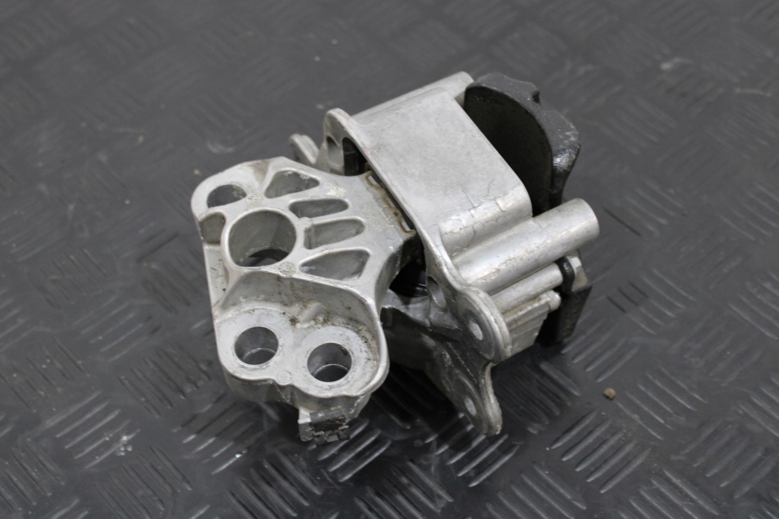 holder engine mount K8D2-7M121-AE LAND ROVER EVOQUE II 2 L551
