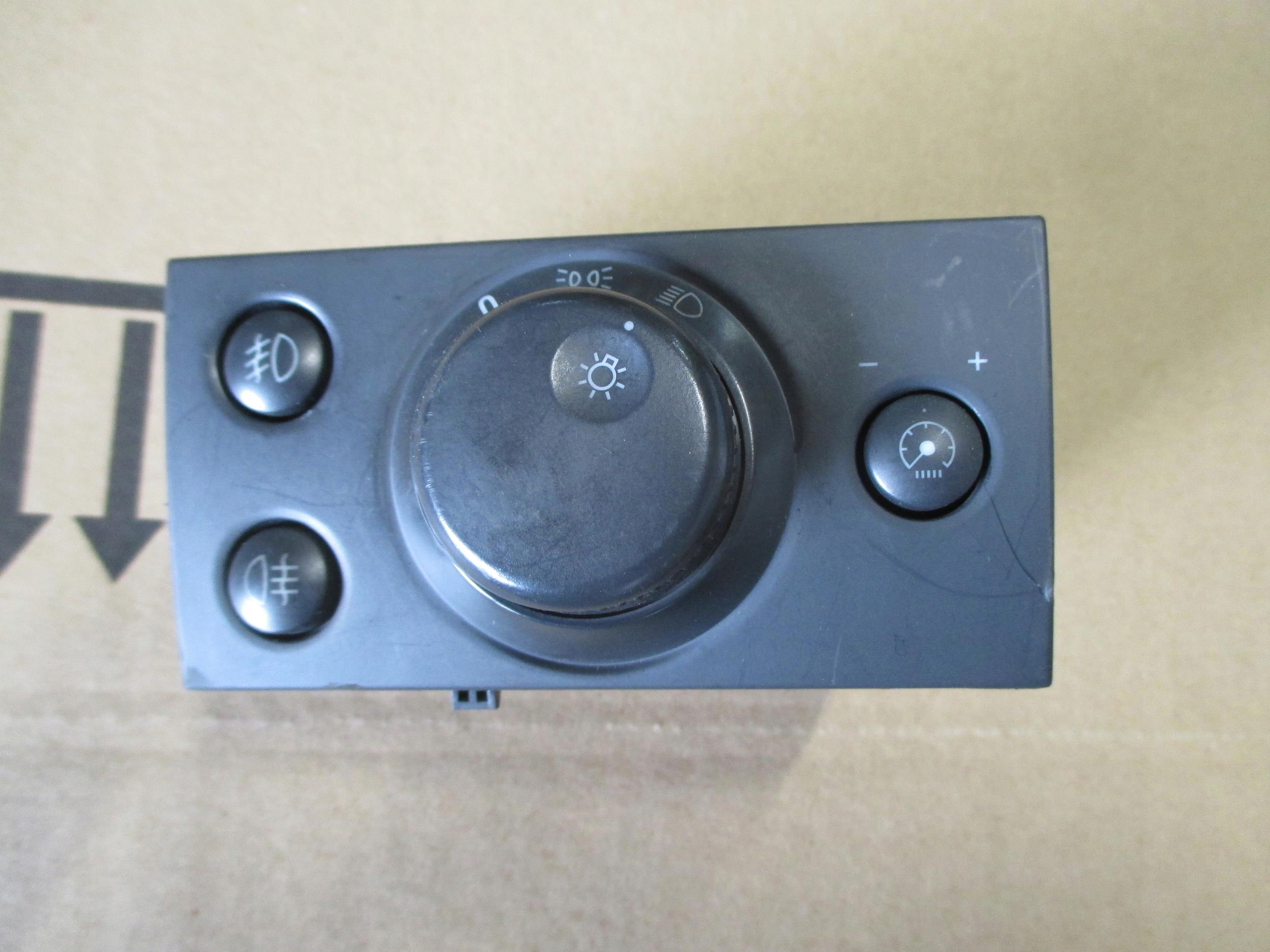 VECTRA C 02-08 PRZEŁĄCZNIK ŚWIATEŁ 13177067AF