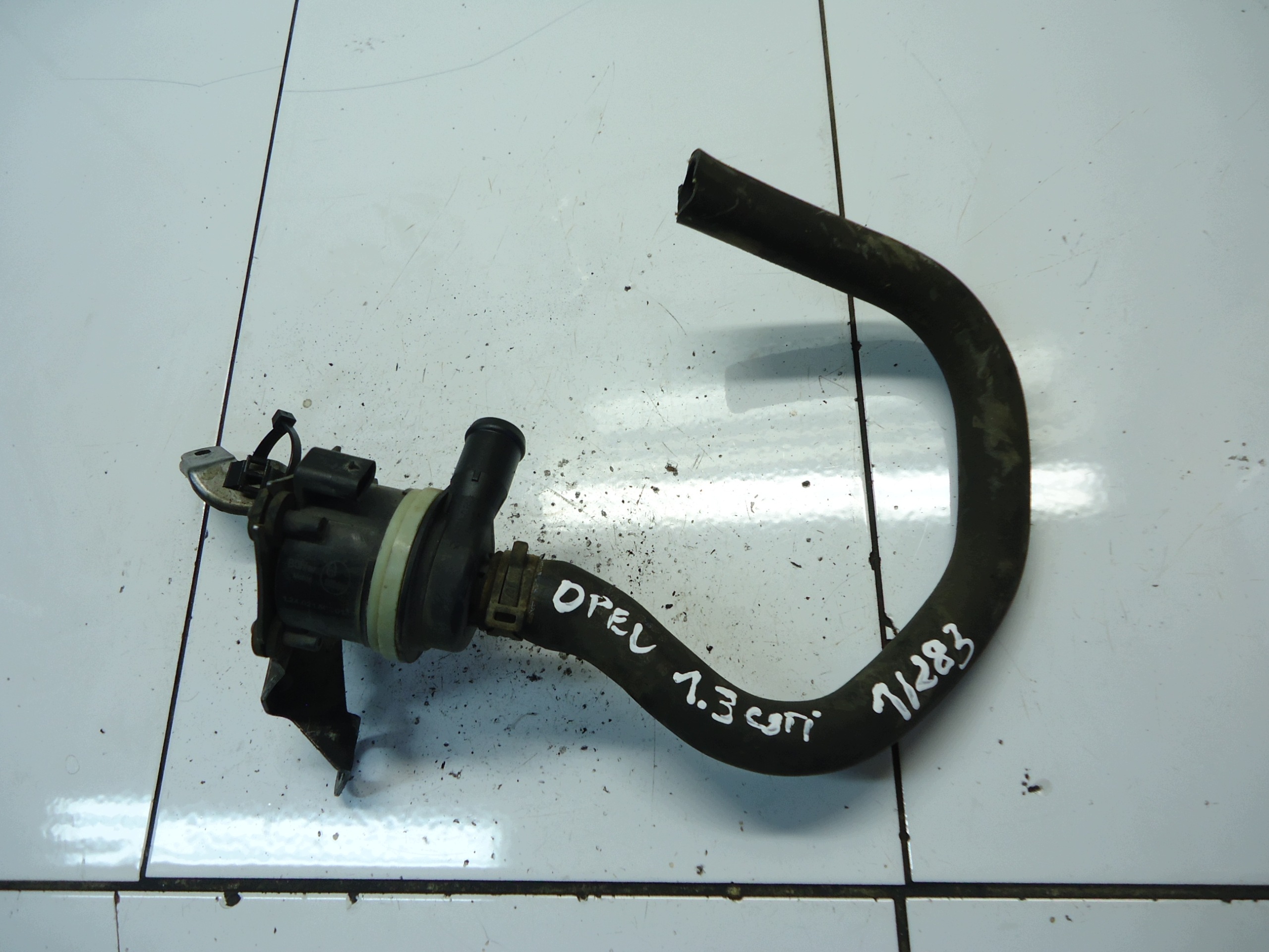 OPEL ASTRA J CORSA D 1.3CDTI dodatna POMPY vode 13326015
