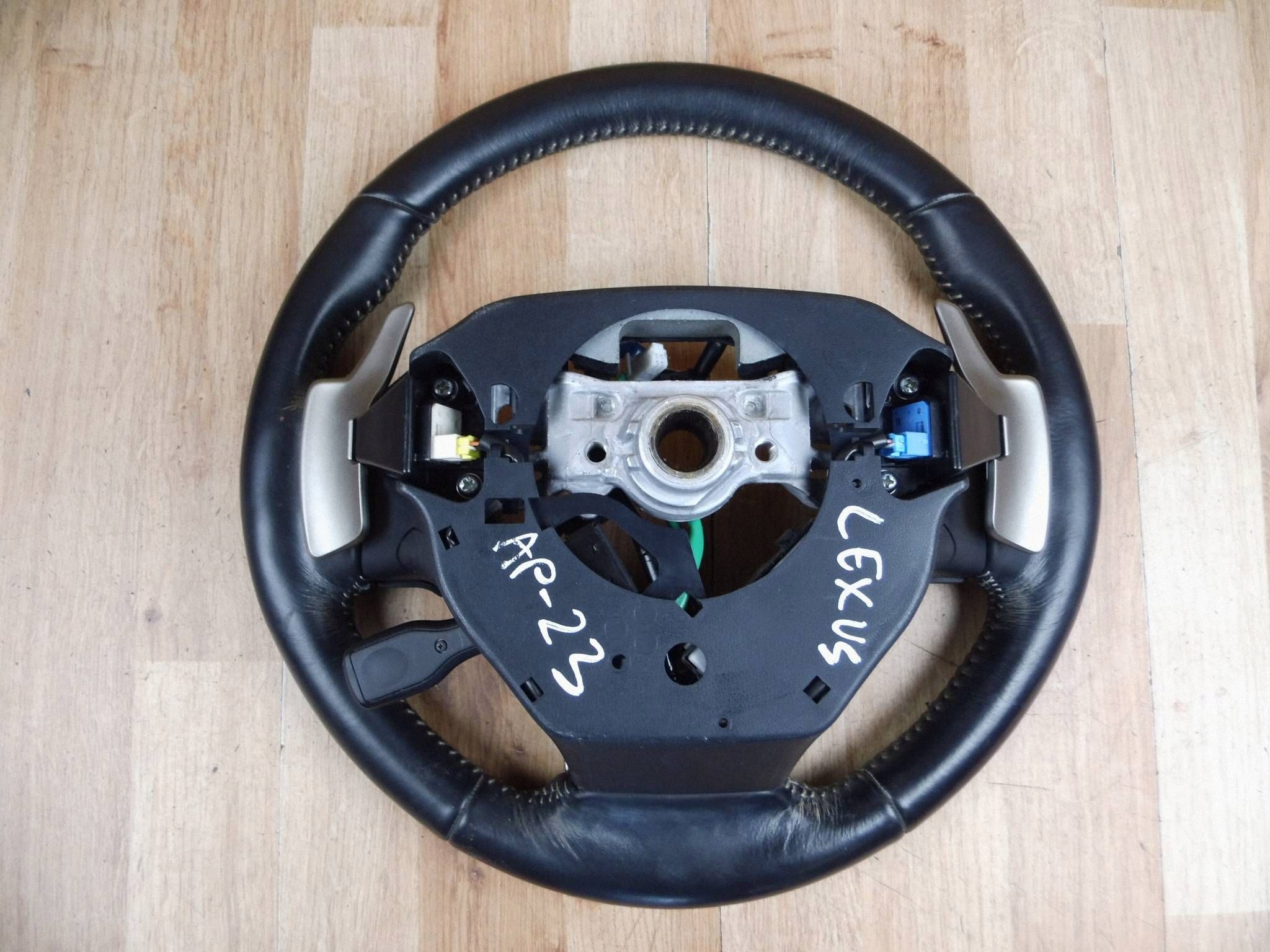 Lexus NX300H steering wheel, with shifting