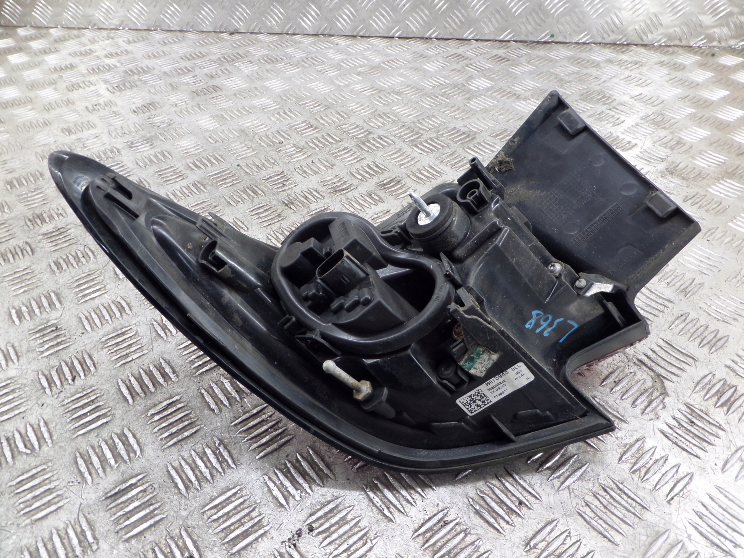 OPEL ASTRA K V HB light rear right LED 39015944