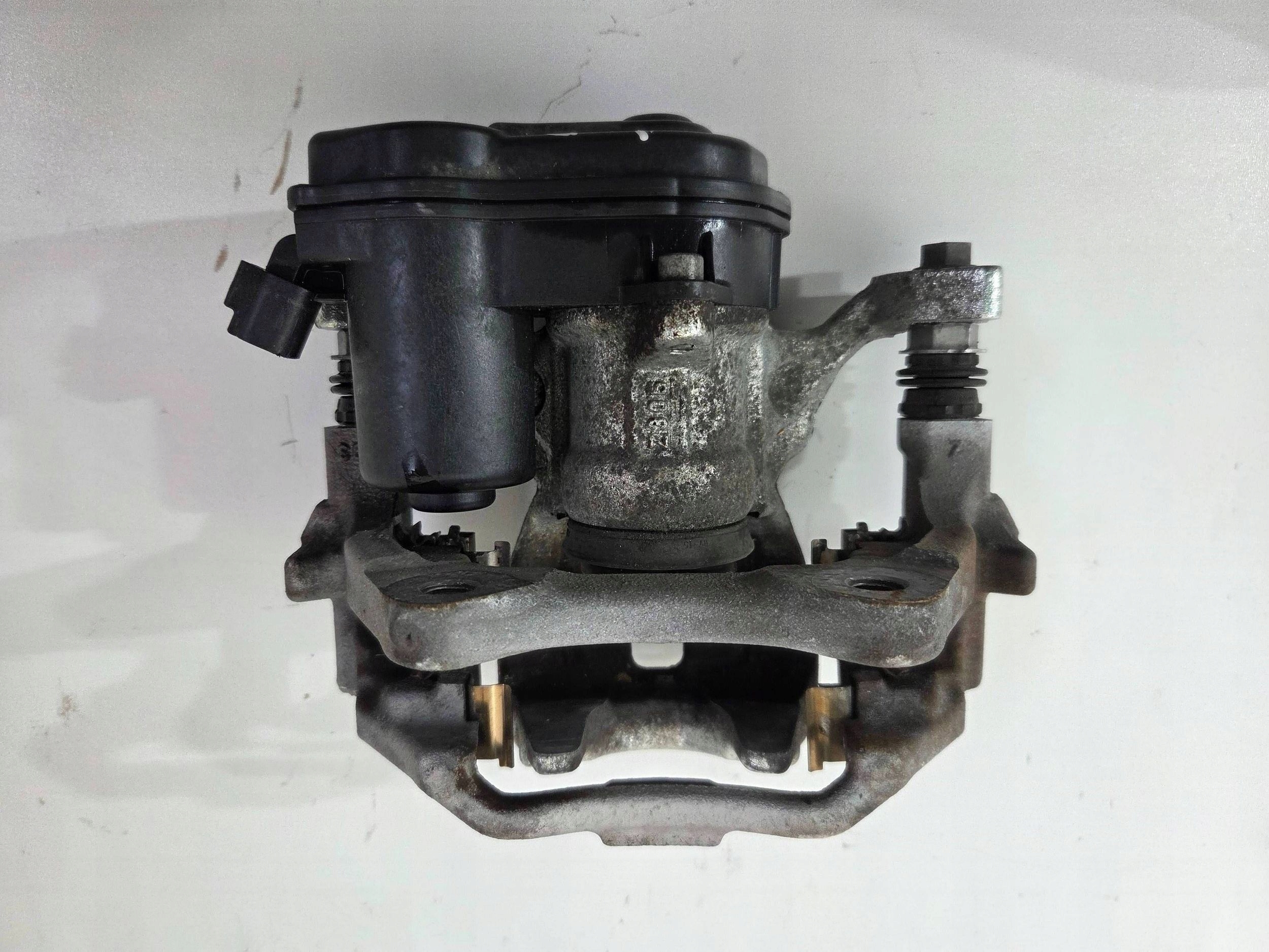 Toyota Corolla E21Zacisk brake rear right