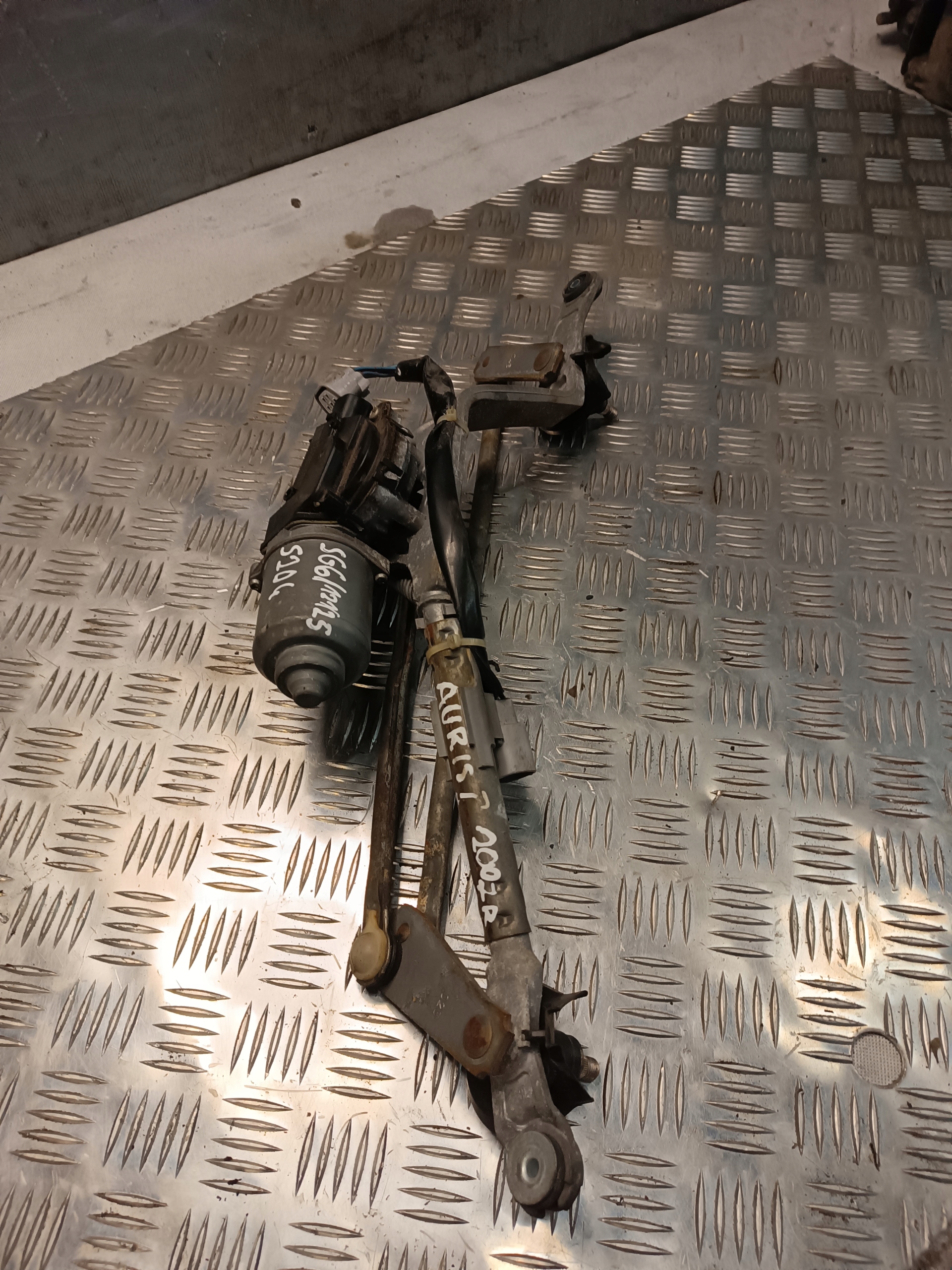 Wischergestänge TOYOTA AURIS und 2007r