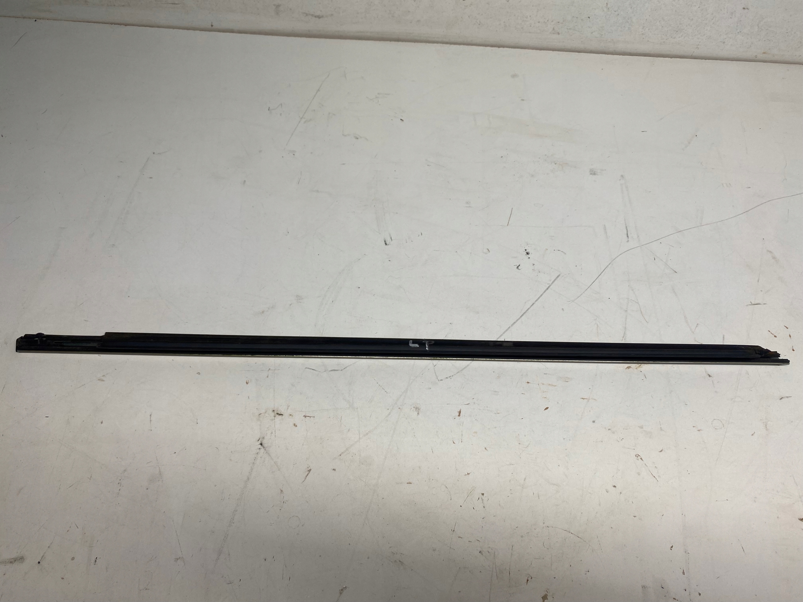 moulding PARAPET door left front KIA SPORTAGE III