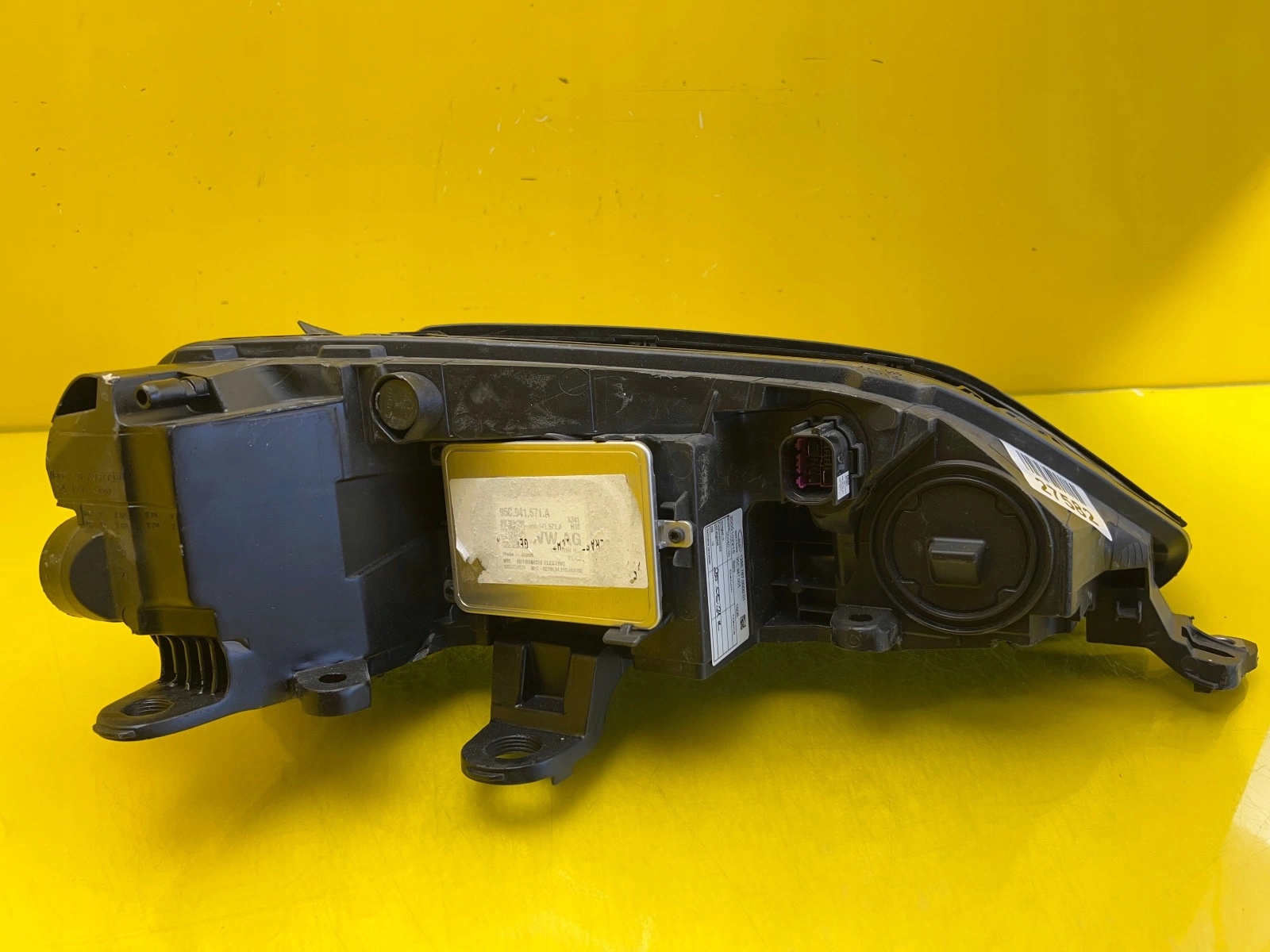 light left front Porsche Macan 95C 2024 95C941005 BASIS LED