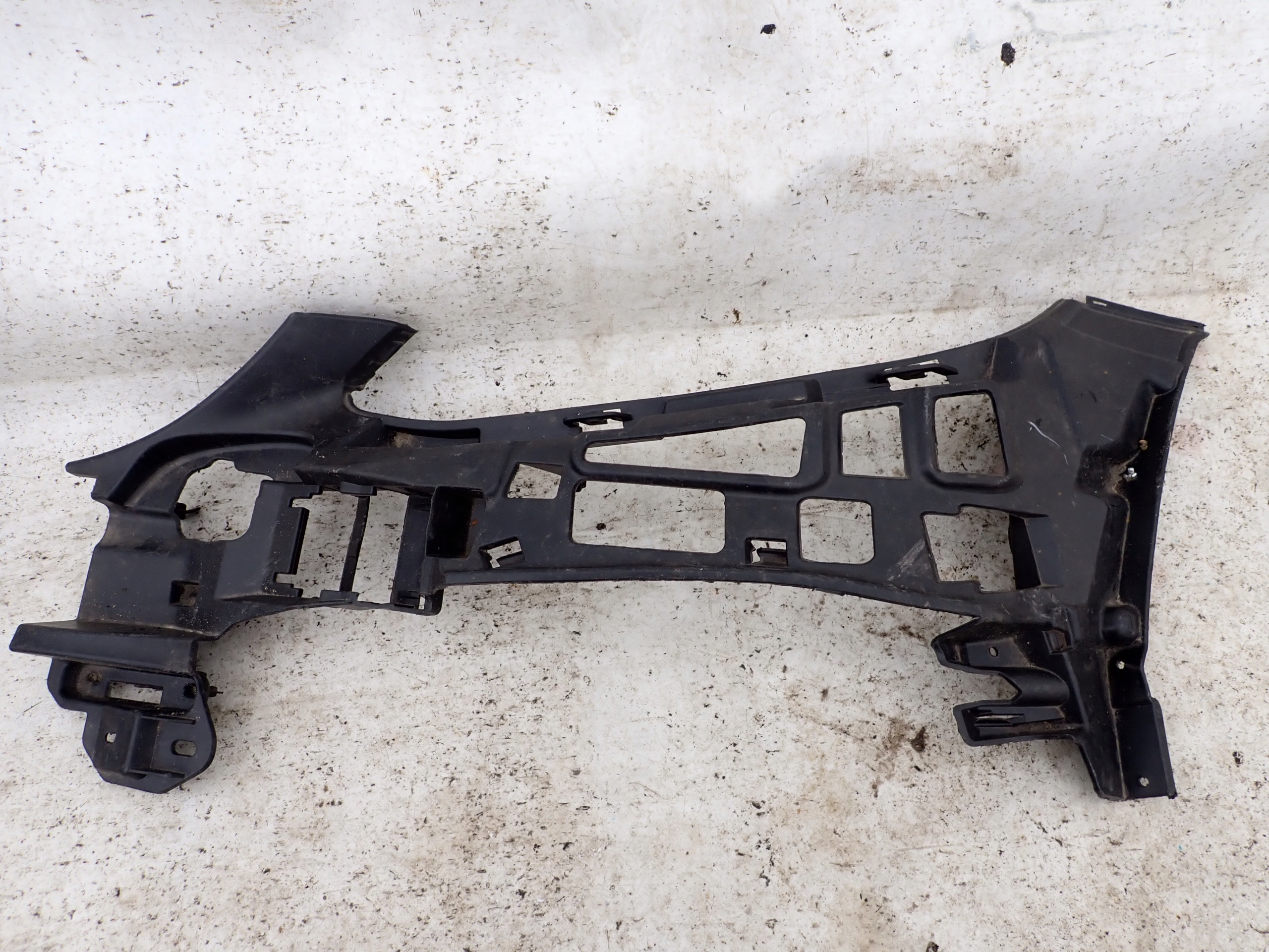 MERCEDES C-KLASA W205 AMG bumper bracket front front left