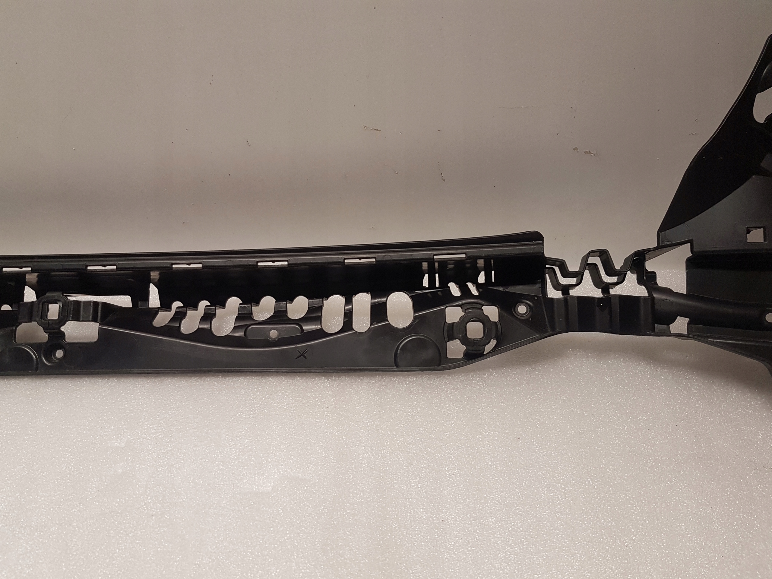 bumper bracket rear part BMW G30 LCI 9498616