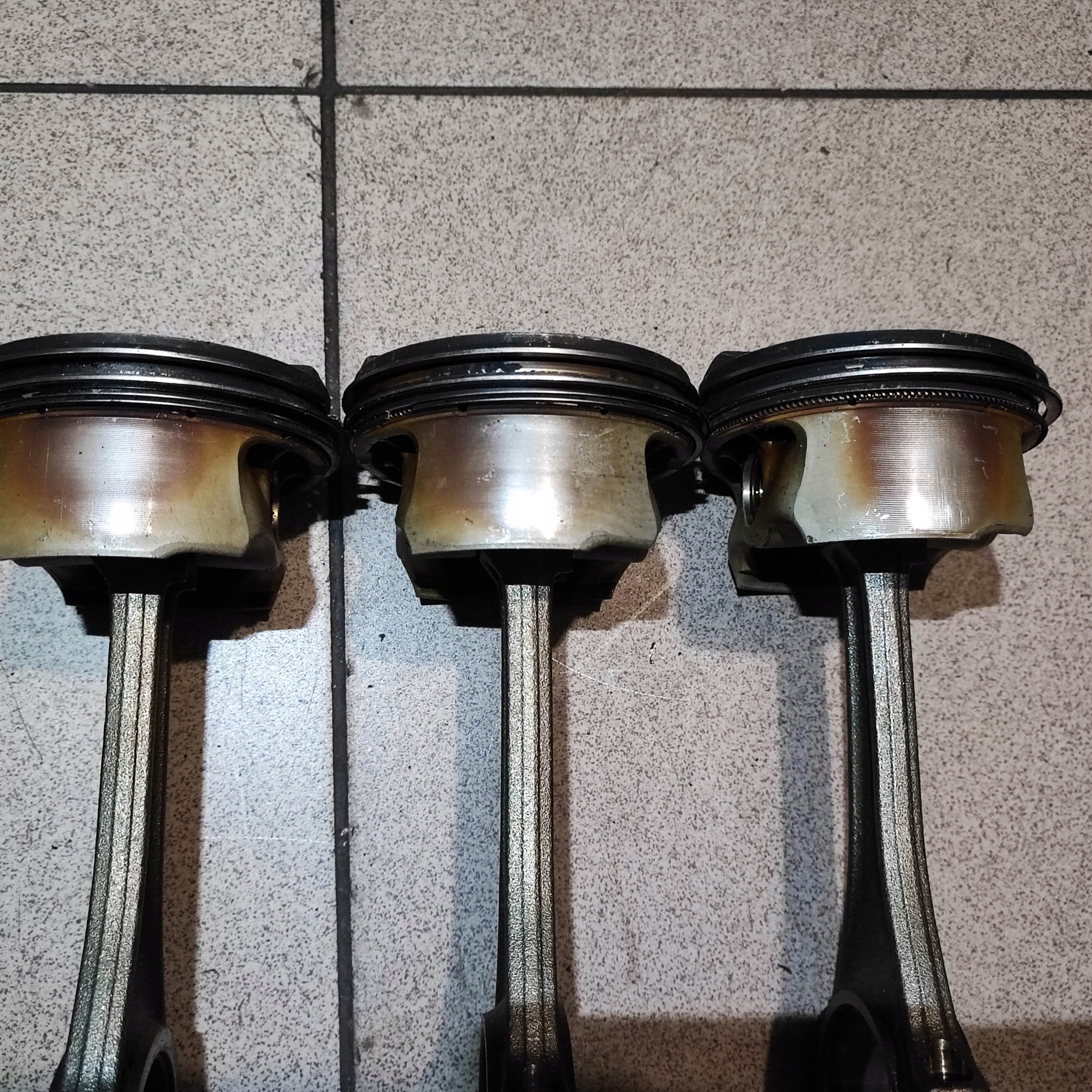 TŁOK TŁOKI KORBA AUDI A6 C6 S6 A8 S8 D3 5.2 V10 Jakość części (zgodnie z GVO) O - oryginał z logo producenta pojazdu (OE)