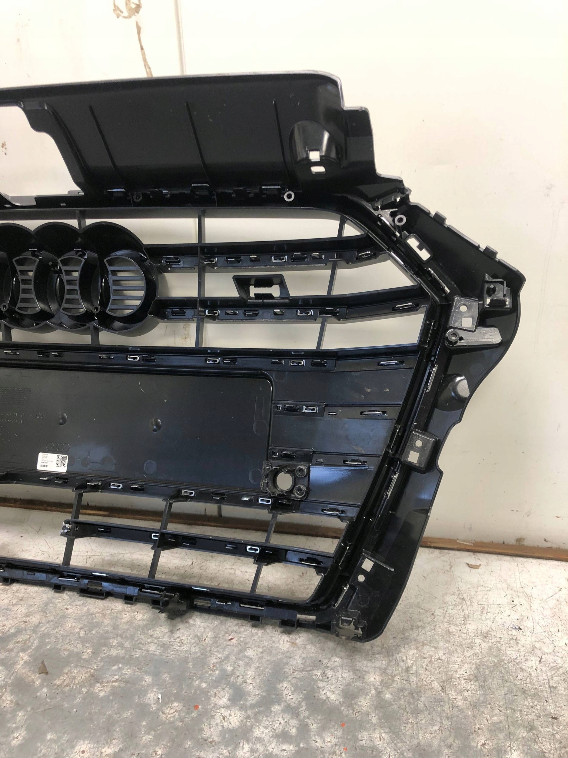 maska maska PDC ispod RADAR AUDI S3 8V LIFT 8V3853651AE