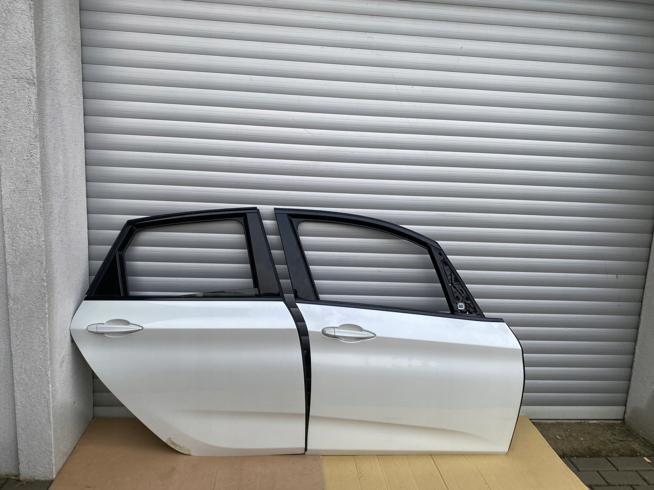 BMW 2 F45 ДВЕРИ ПРАВЕ ПЕРЕД И ЗАД. СПЕРЕДИ ЗАДНЕЕ ПРАВЕ A96 КОМПЛЕКТ