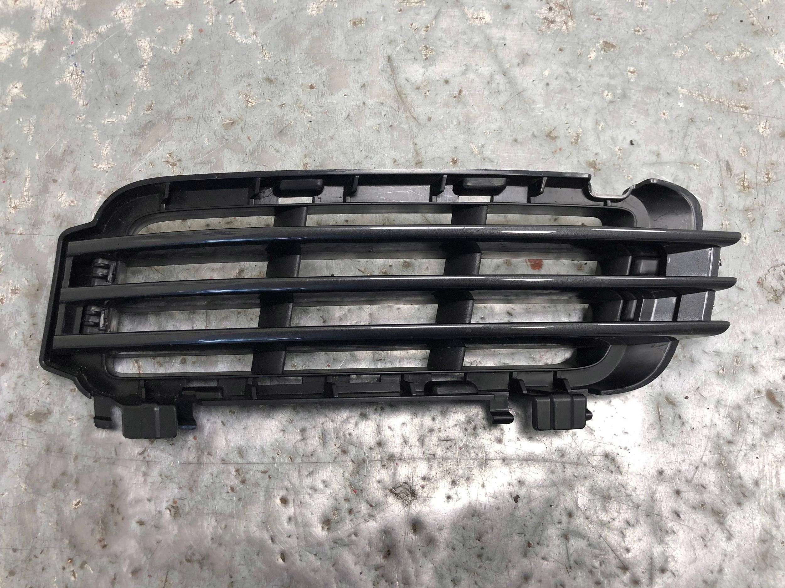 grid of a bumper left front RANGE ROVER IV CK5217F909AA