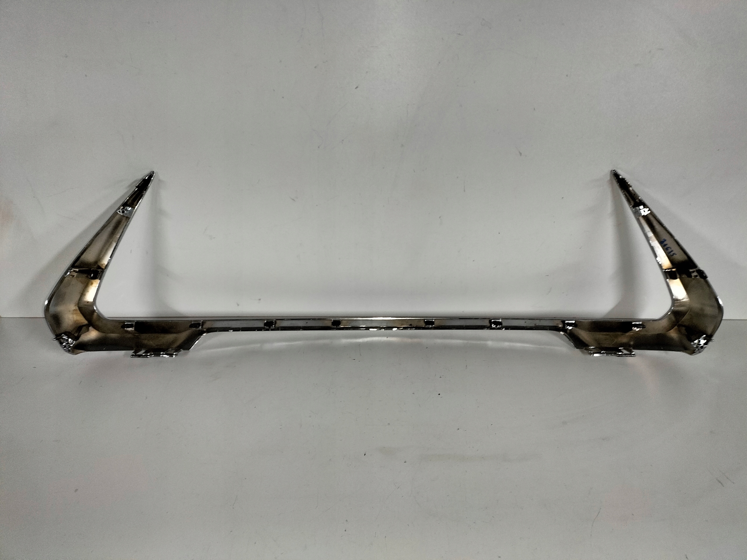 moulding grille chrom LEXUS UX 18