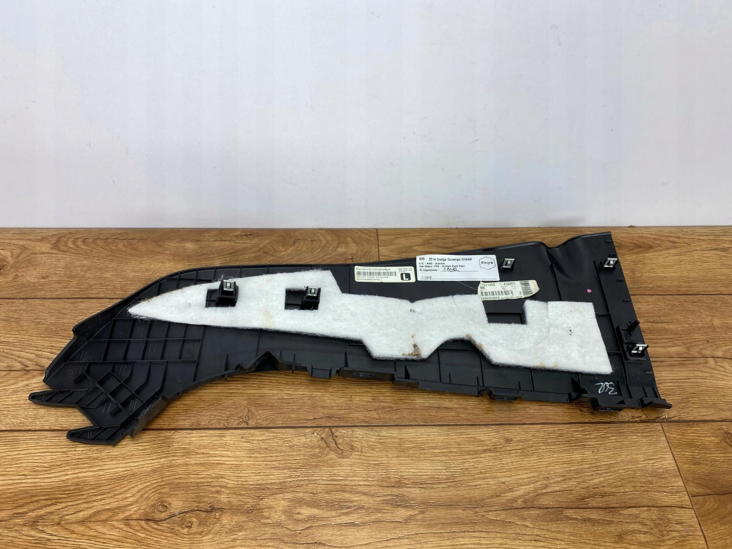 панель боковой консоль средняя левый Dodge DURANGO 2014+ америка