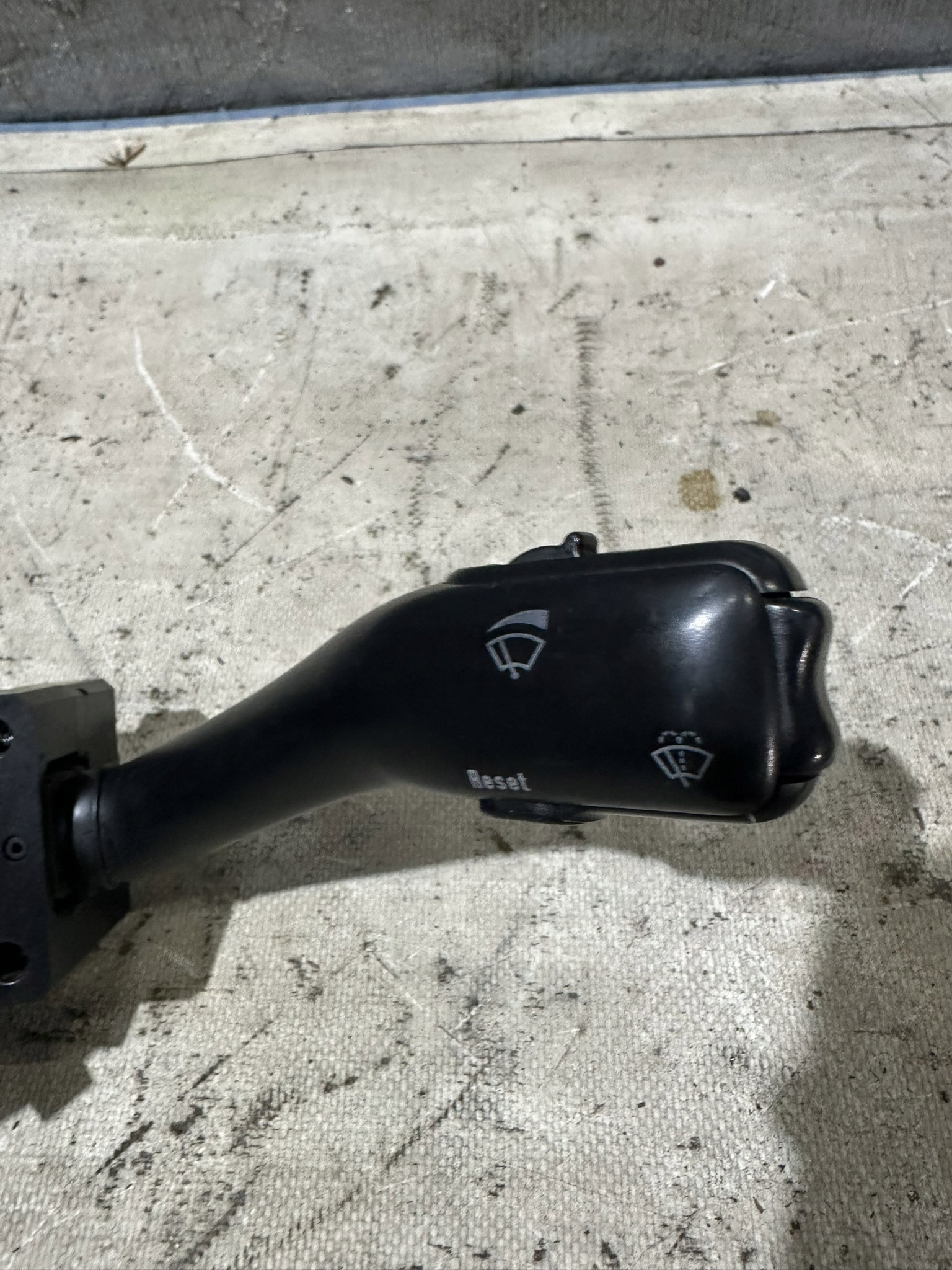 commande levier commodo sous volant SKODA OCTAVIA et 4BO953503G