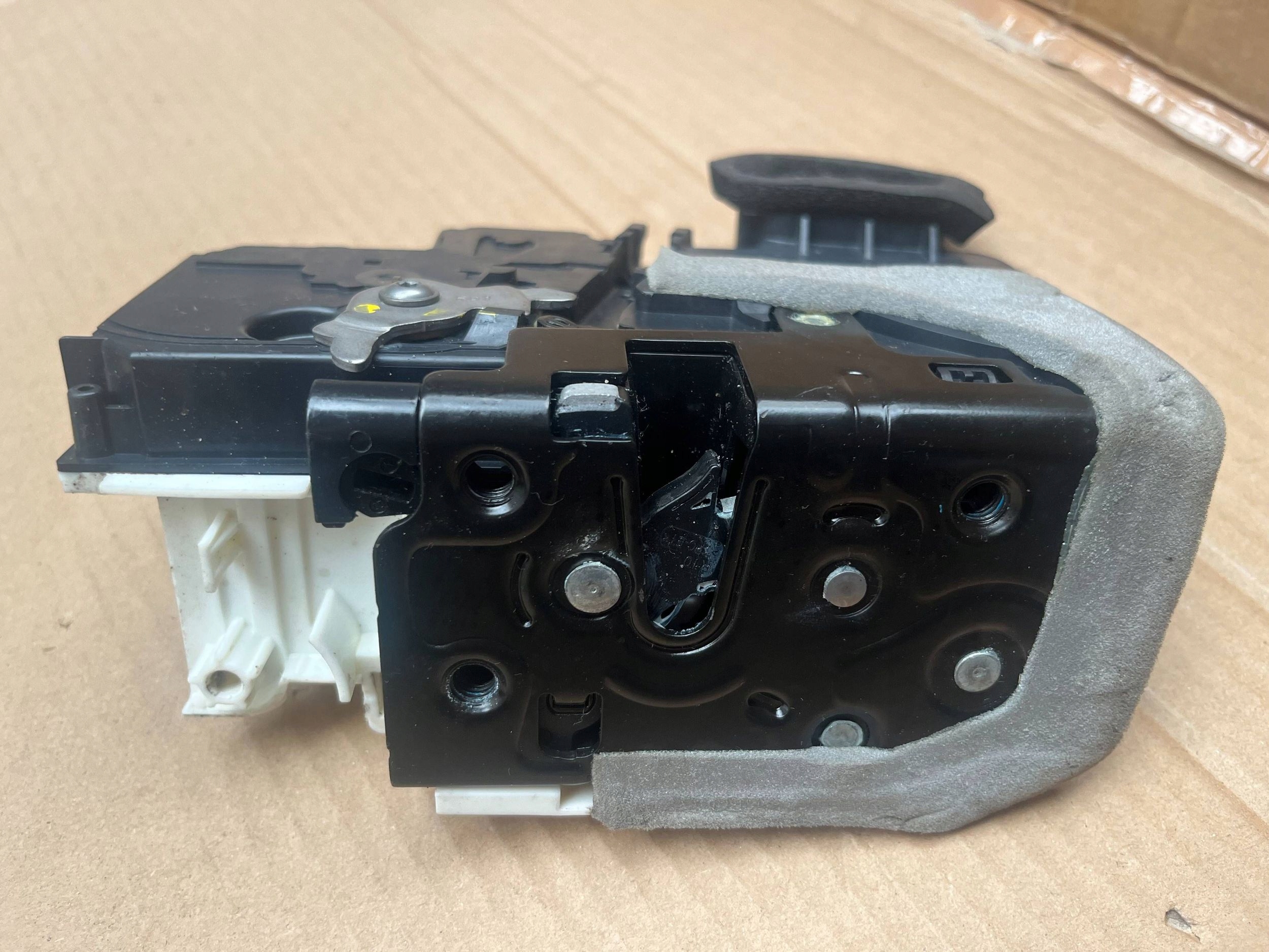 AUDI A7 4K8 lock door right rear part 4K0839016P
