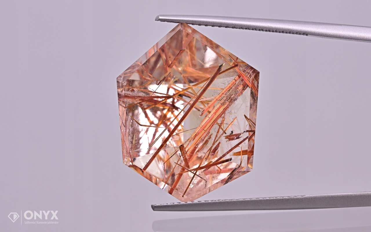 Křemen s rutilem fazetovaný nepravidelný 23x18 mm