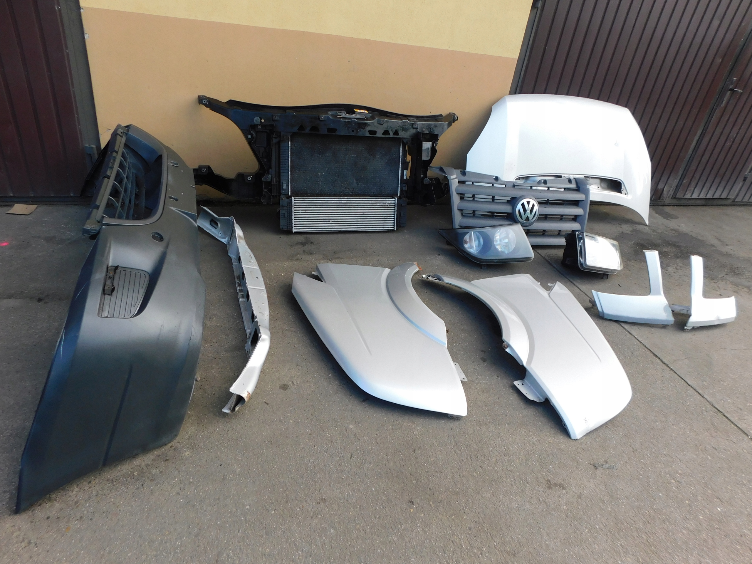 front complete bonnet radiator bumper lights fenders VW Crafter 2.5