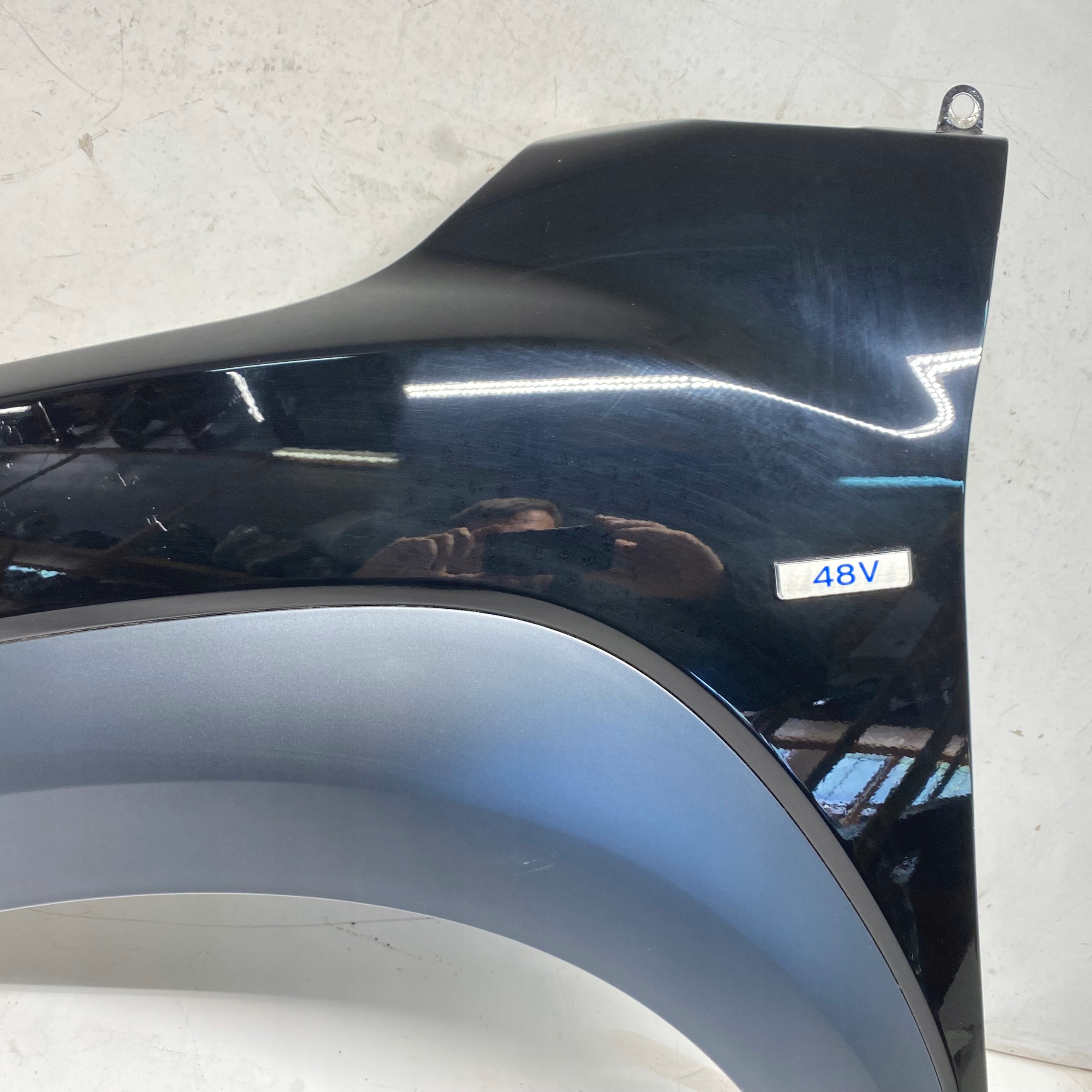 HYUNDAI KONA BŁOTNIK LEWY CZARNY PAE 19-23 Producent części Hyundai OE