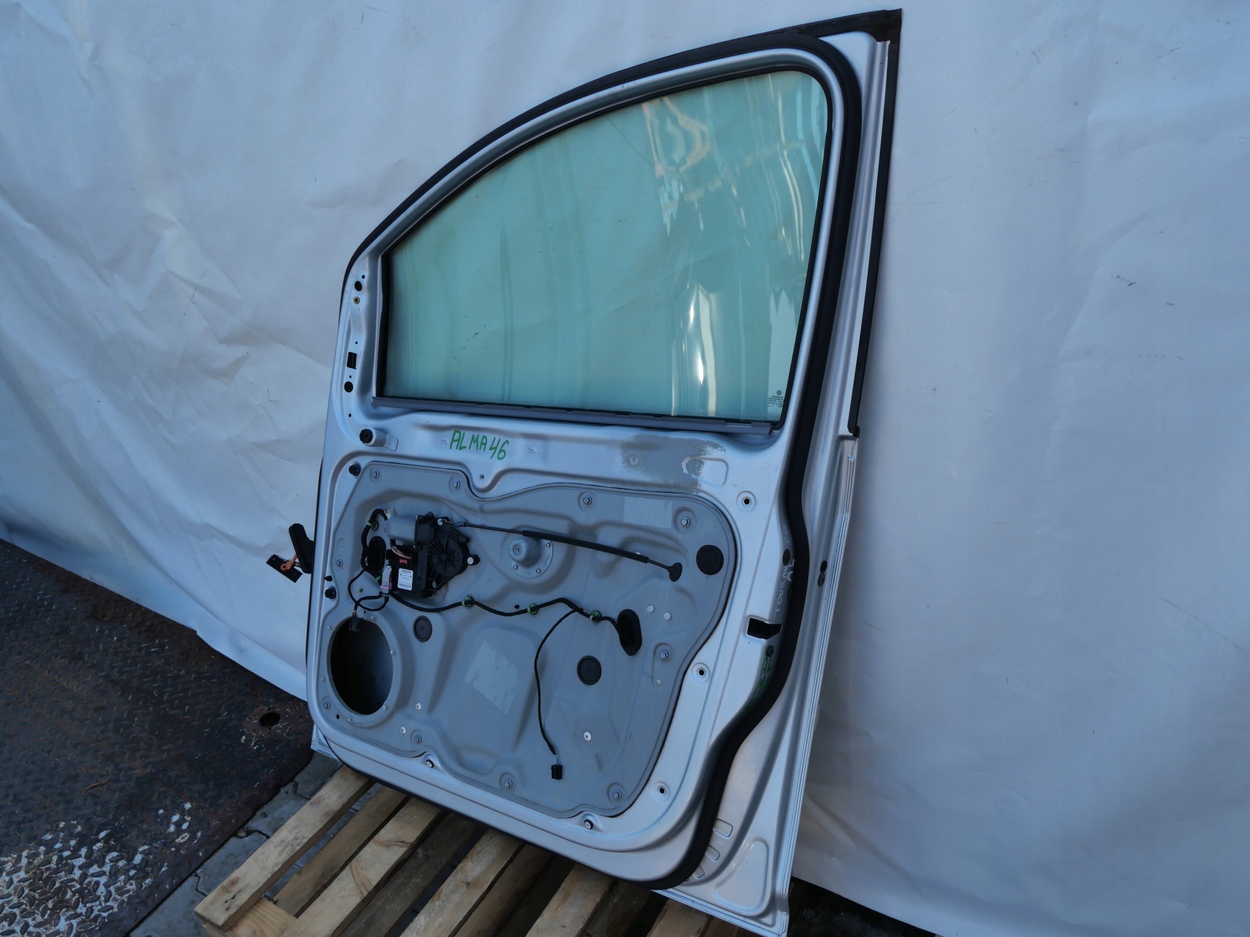 VW TOURAN front right door