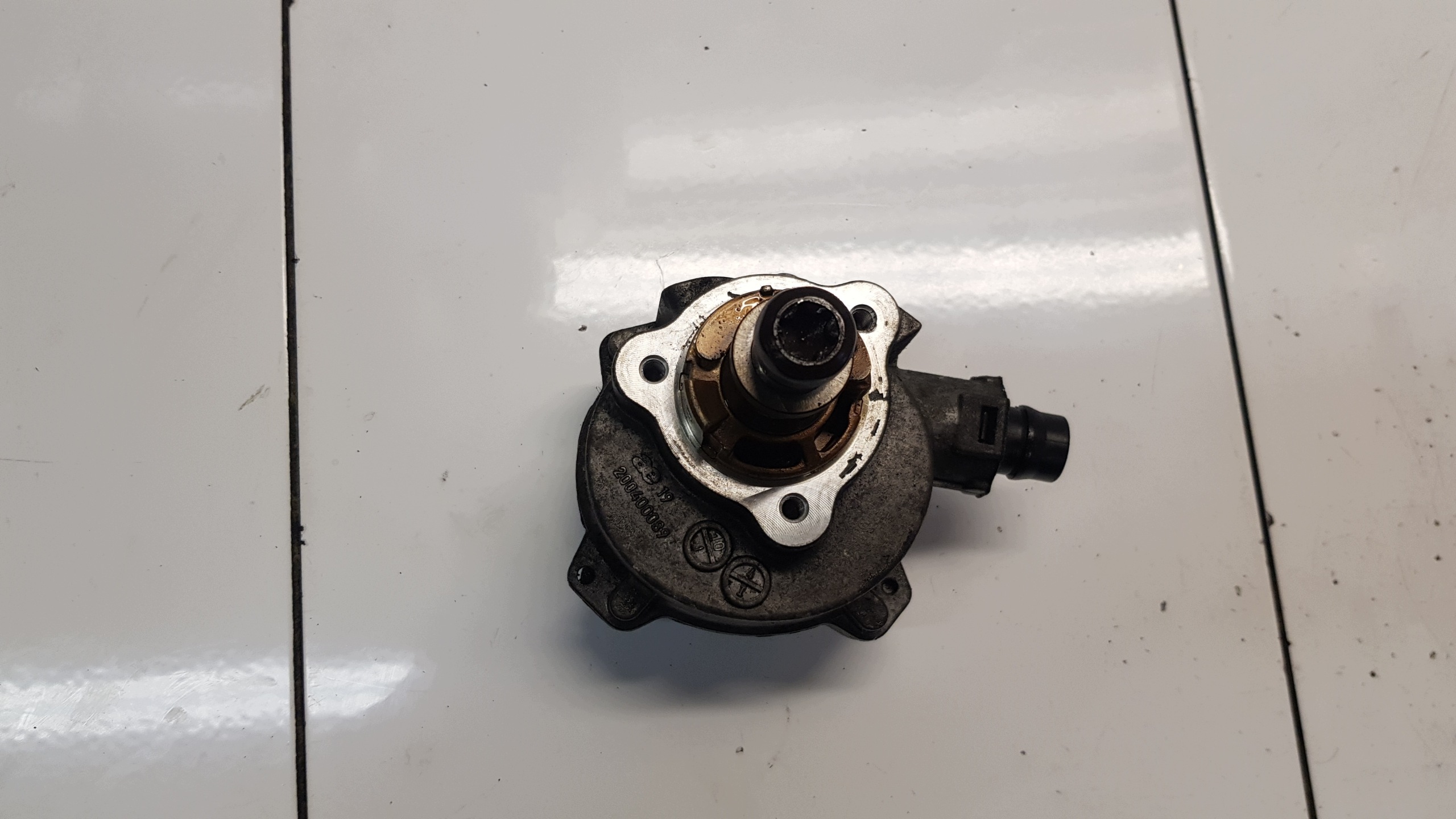 BMW E60 E90 2.5 3.0 pump VACUM 200400089