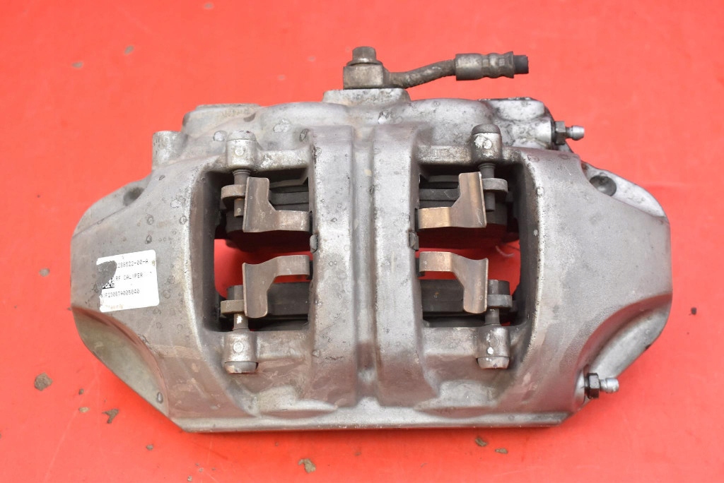 caliper brake right front 2288622-00-A TESLA MODEL Y 78.4 kWh 514 KM 20