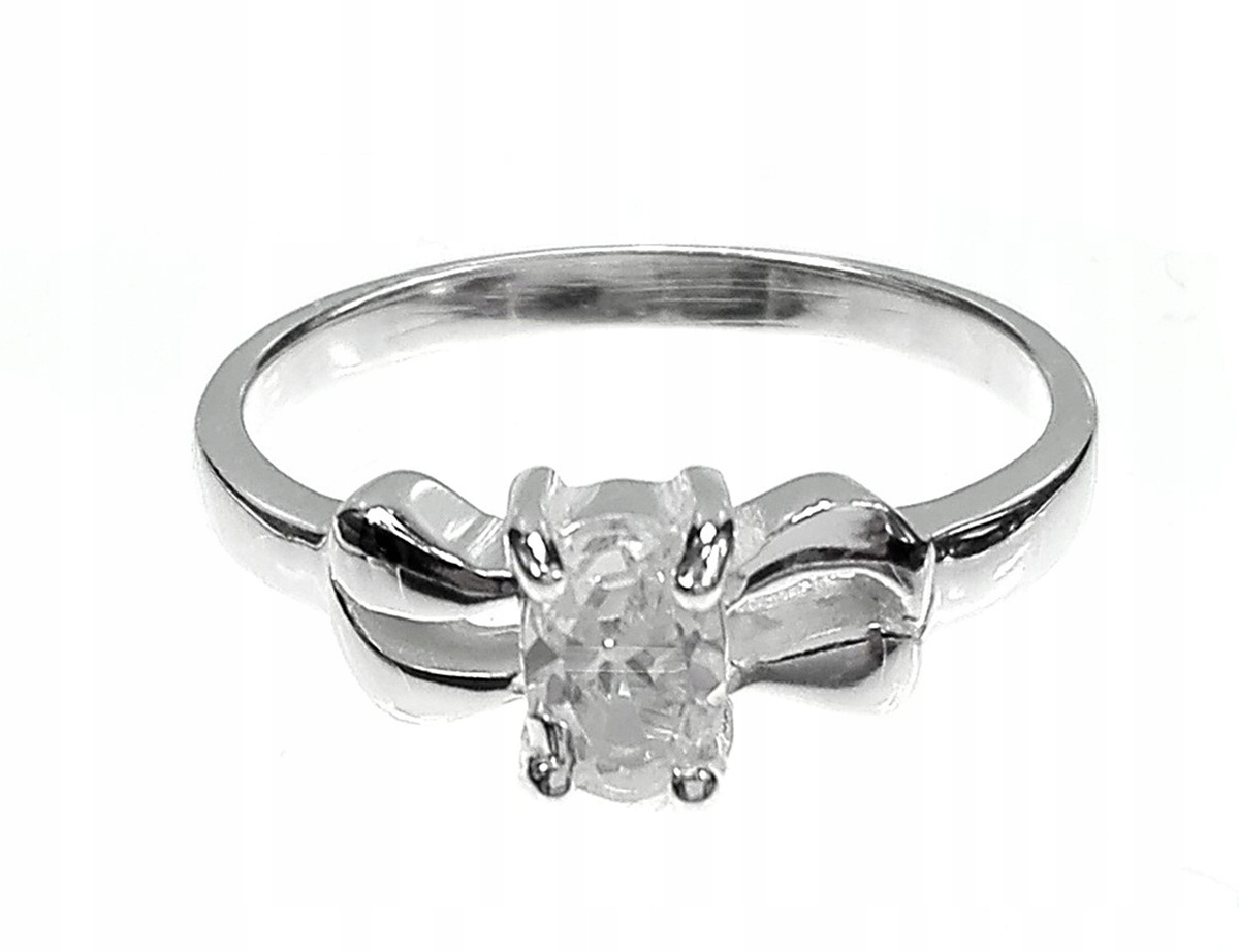 

Pierścionek srebrny z cyrkonią