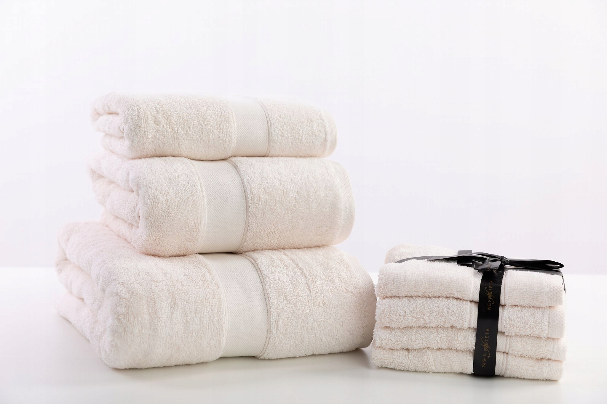 

Nefretete Ręcznik 700 Gsm 30x50 (4-pak) Epitome