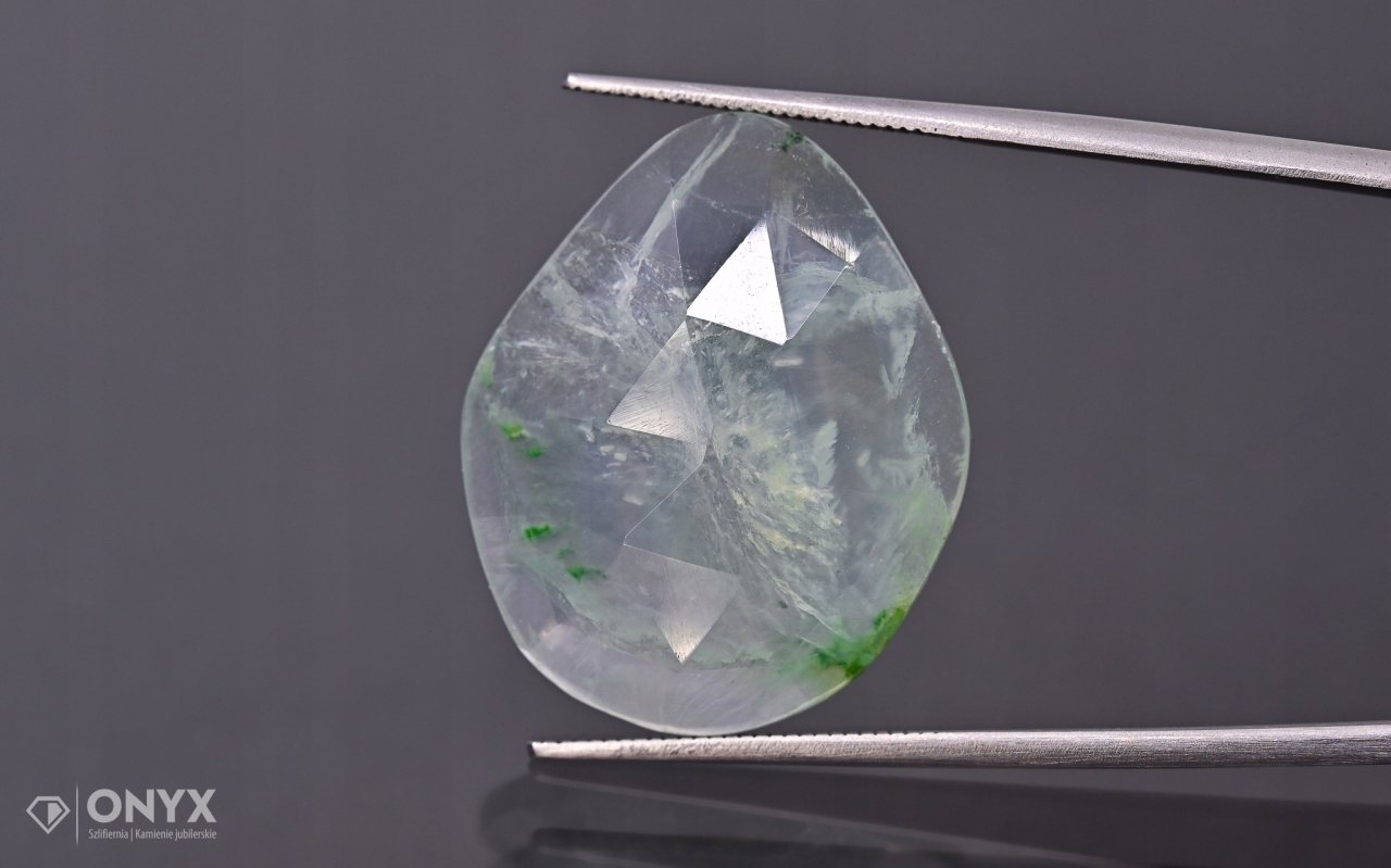 Prehnit fasetovaná nepravidelná rozeta 25x20,5 mm