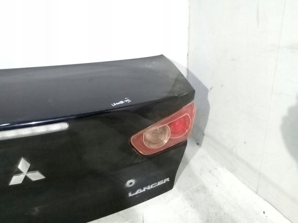 Mitsubishi Lancer VIII 8 sedan boot door rear