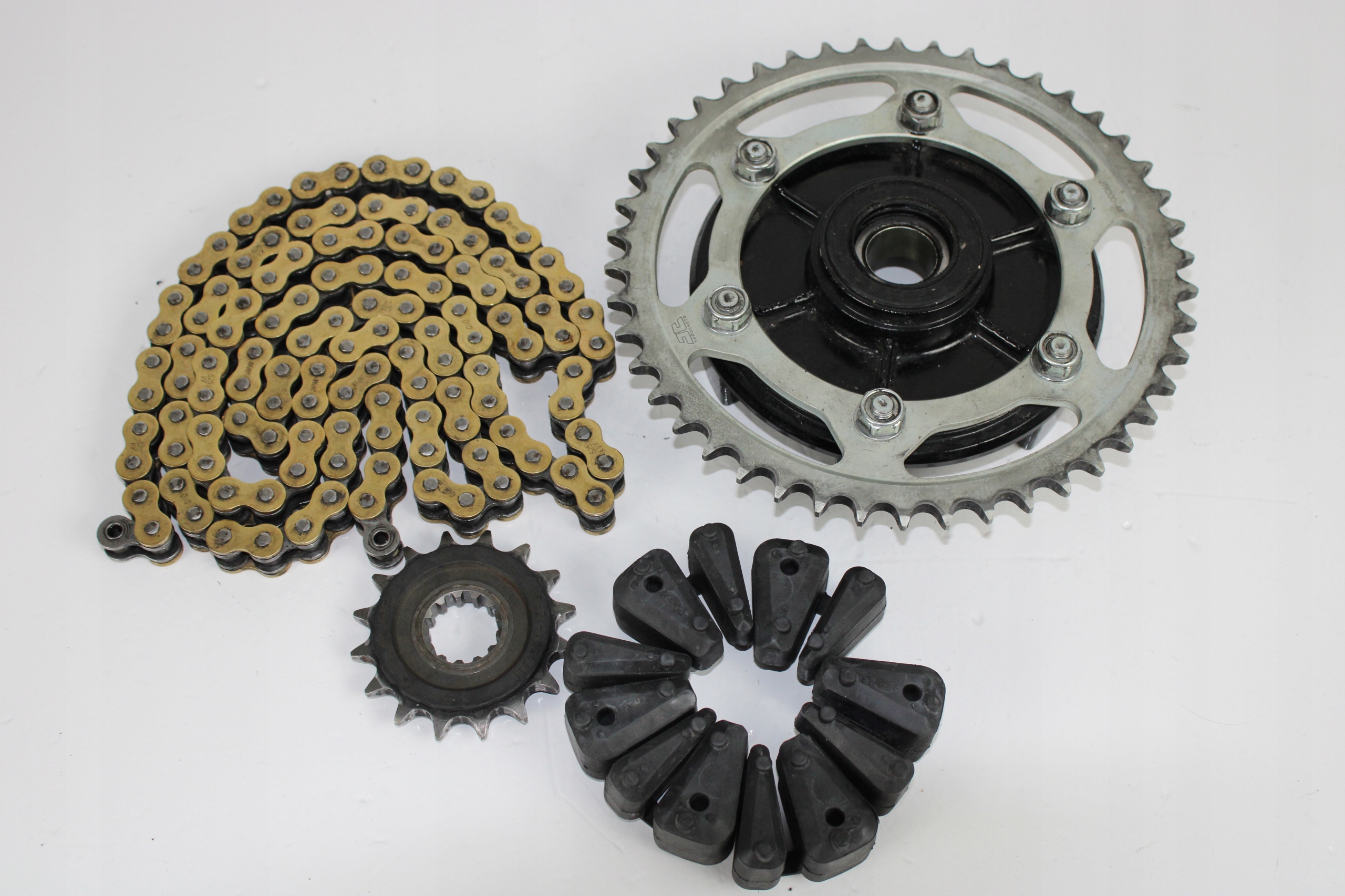 YAMAHA FZ8 10-15 ЦЕПНАЯ ЗВЕЗДОЧКА РЕЗИНОВЫЙ ПРИВОД