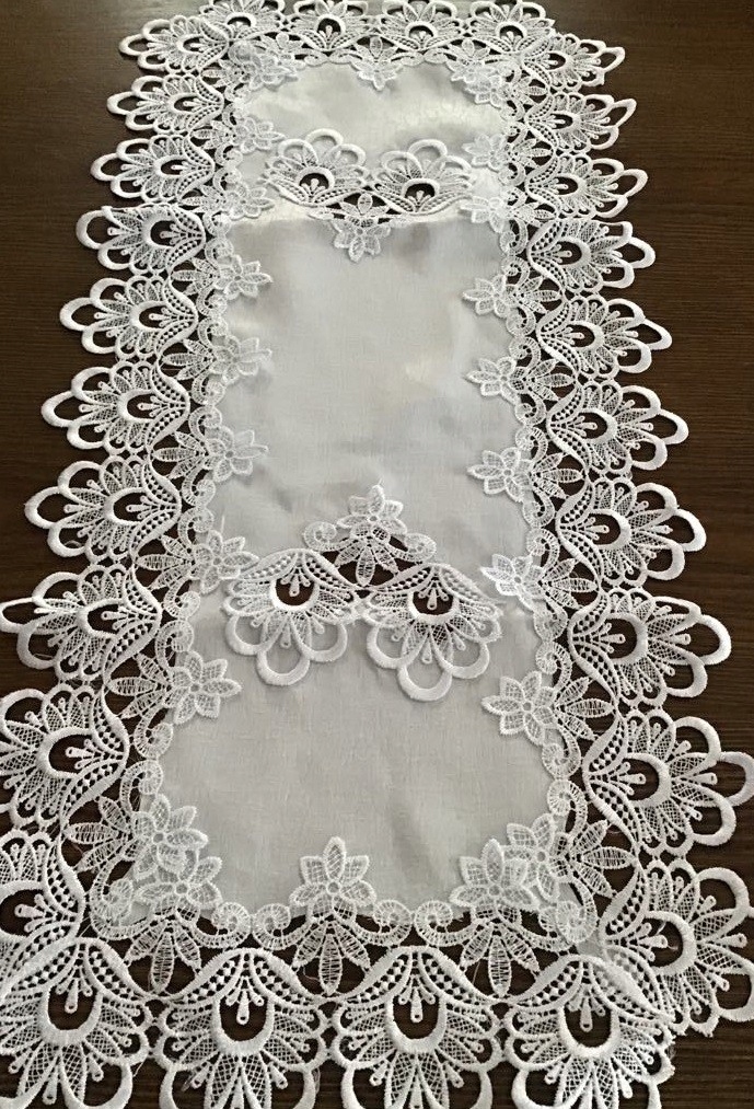 

Bieżniki Białe Obszyte Gipiurą 50 x 100 cm
