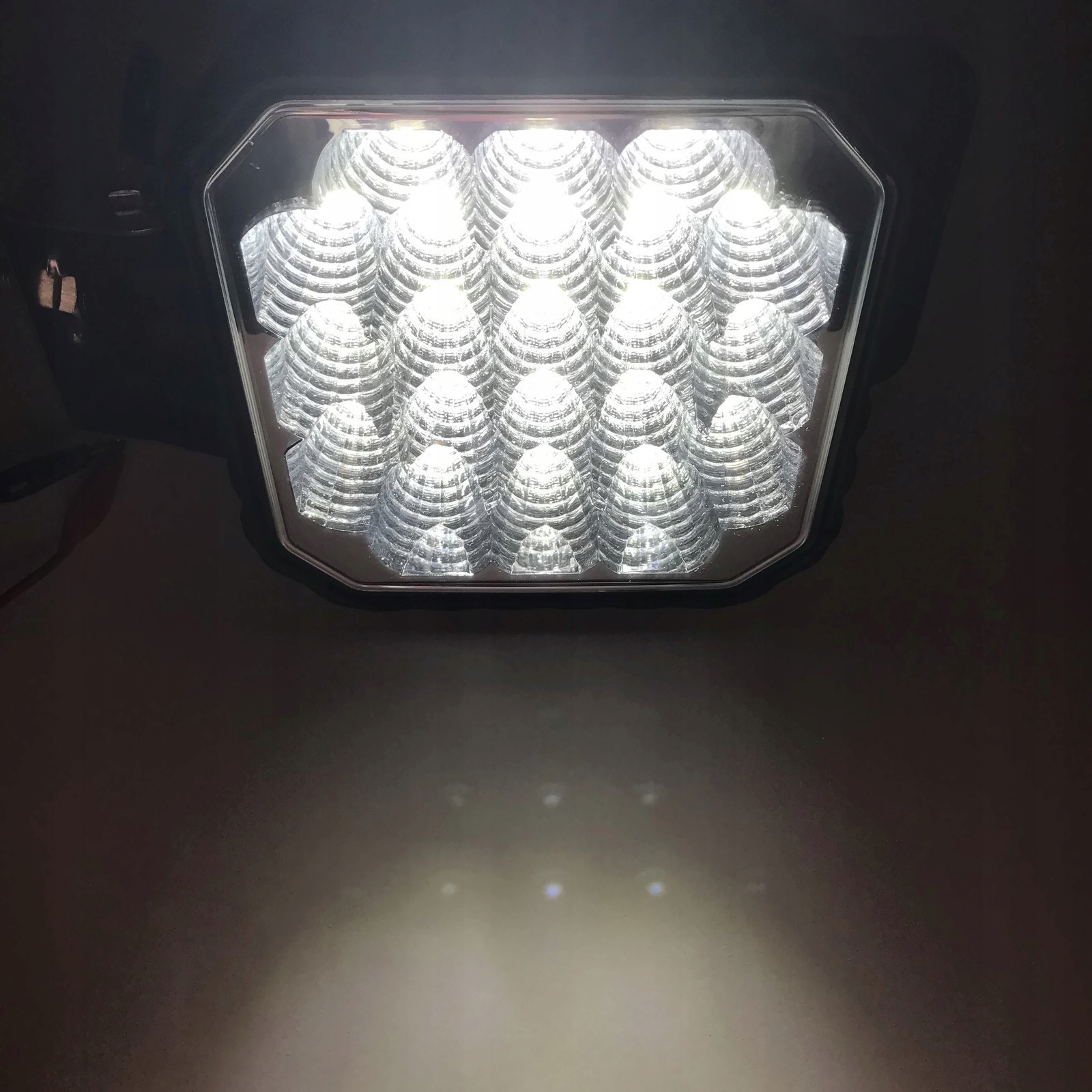 LAMPA 21 LED DALEKOSIEZNA ROBOCZA MASZT 12V 24V Part number INNY
