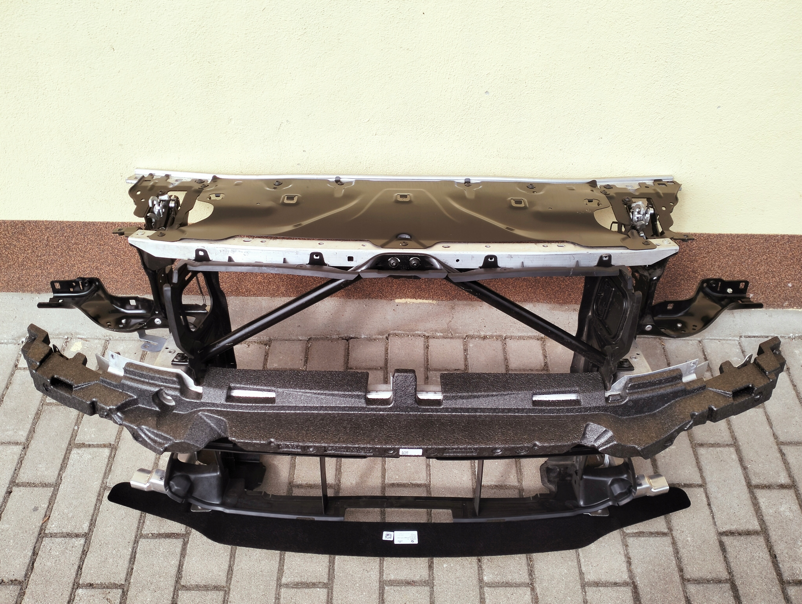 PAS PRZEDNI WZMOCNIENIE BMW 5 F90 M5 Numer katalogowy części PAS WZMOCNIENIE CHŁODNICE BMW M5 F90 M-POWER