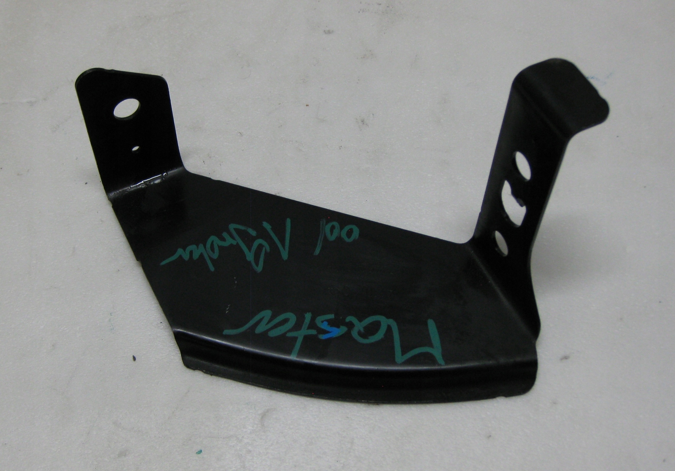 RENAULT MASTER III rechts halter der stoßstange vorne 744623971R