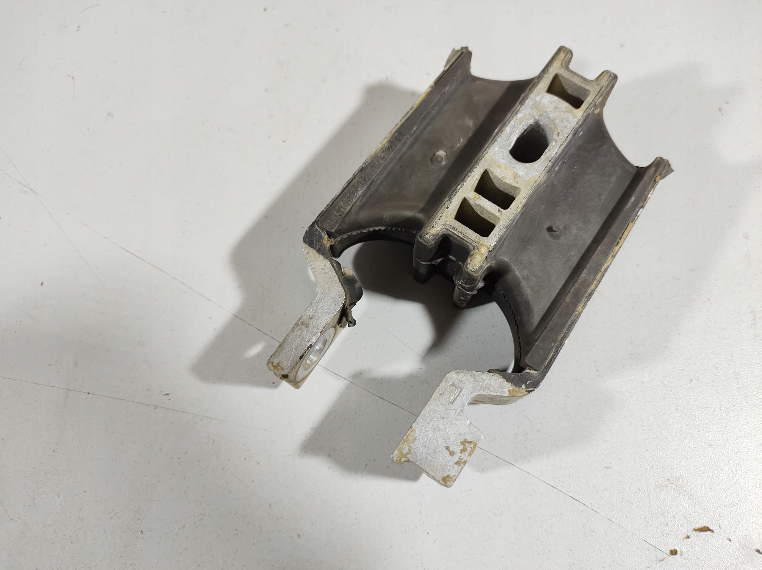 volvo V60 II лапа подушка Двигателя 31430509